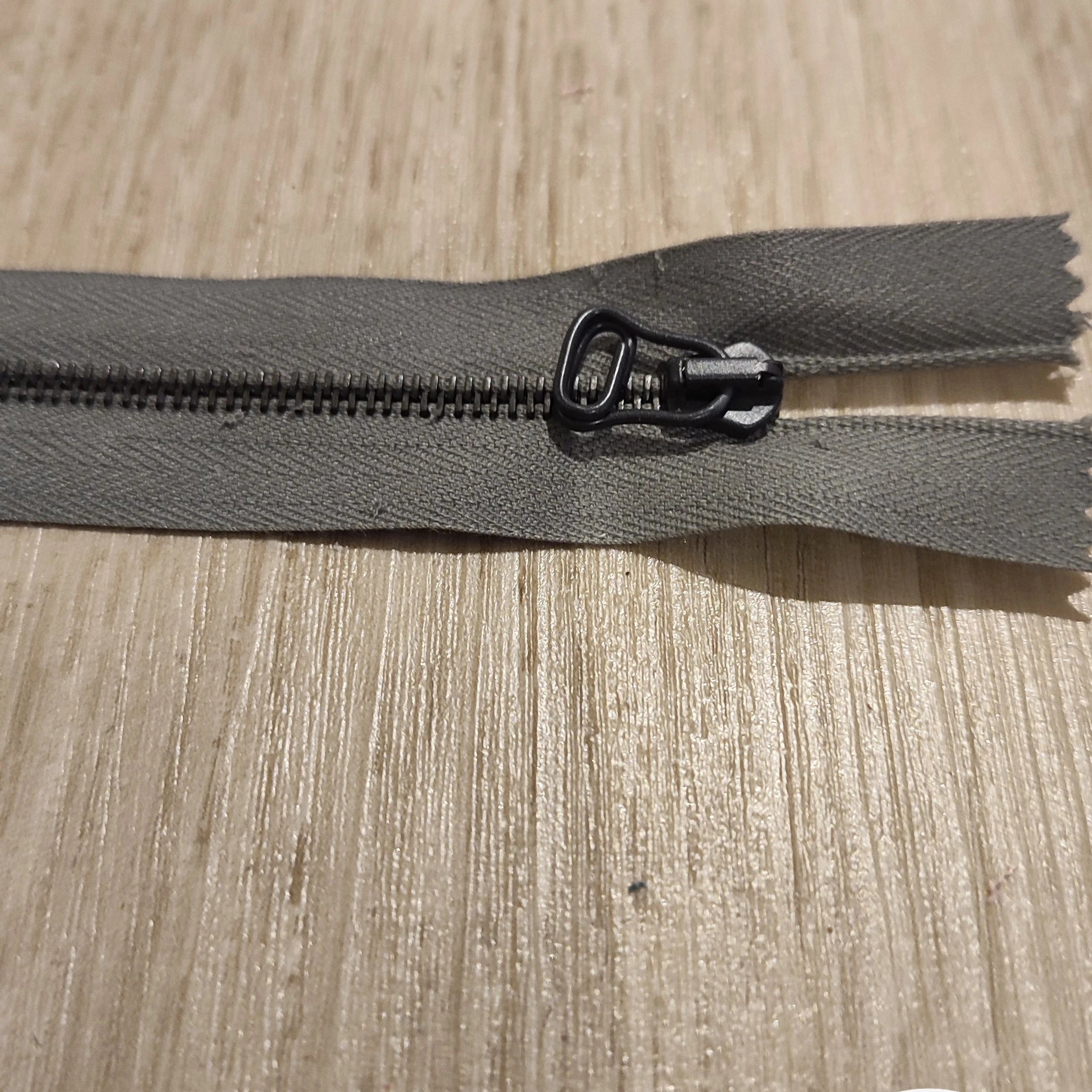 FERMETURE RIRI METAL NON SÉPARABLE 25CM GRIS M4 - My Little Coupon