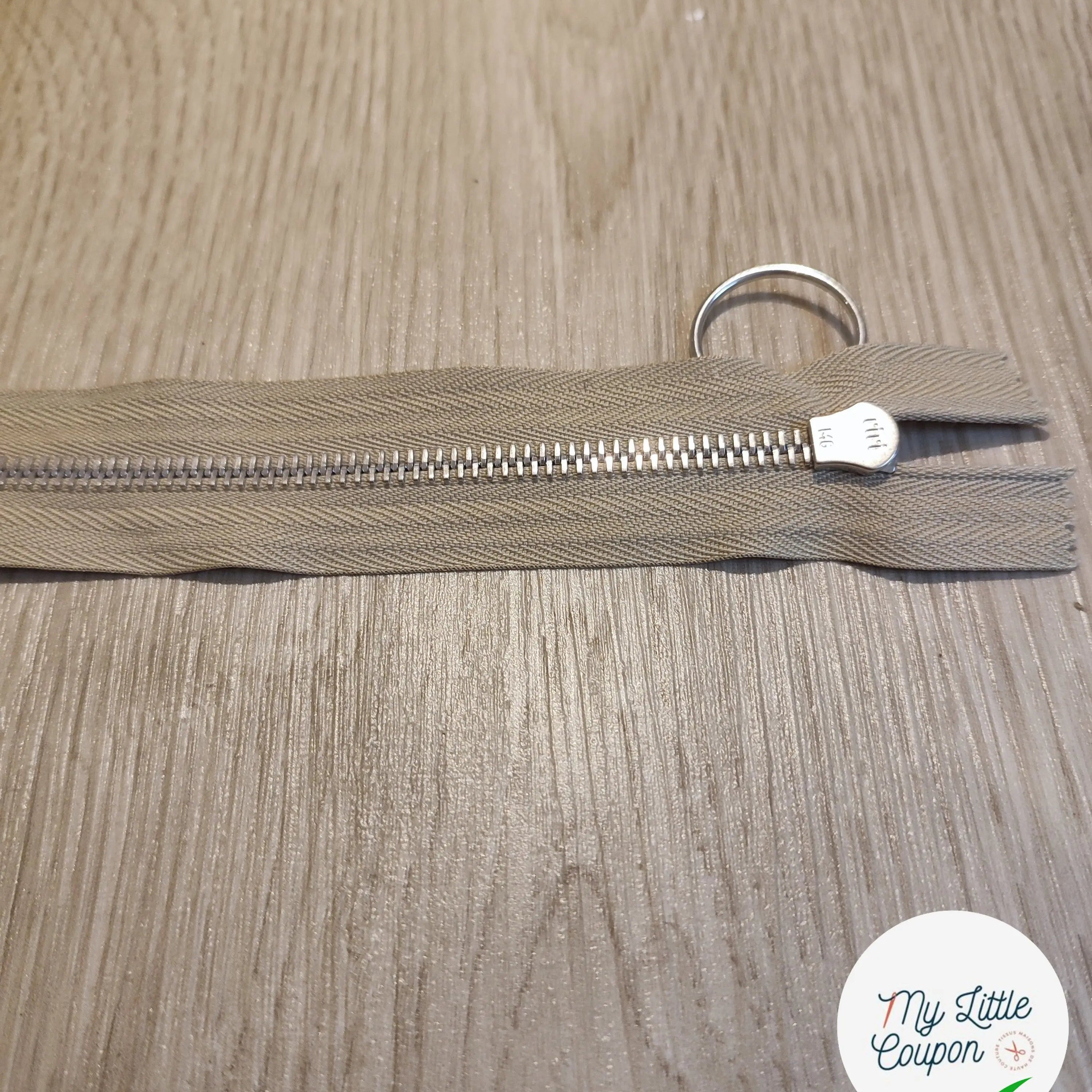 FERMETURE RIRI METAL NON SÉPARABLE 30CM BEIGE M6 - My Little Coupon