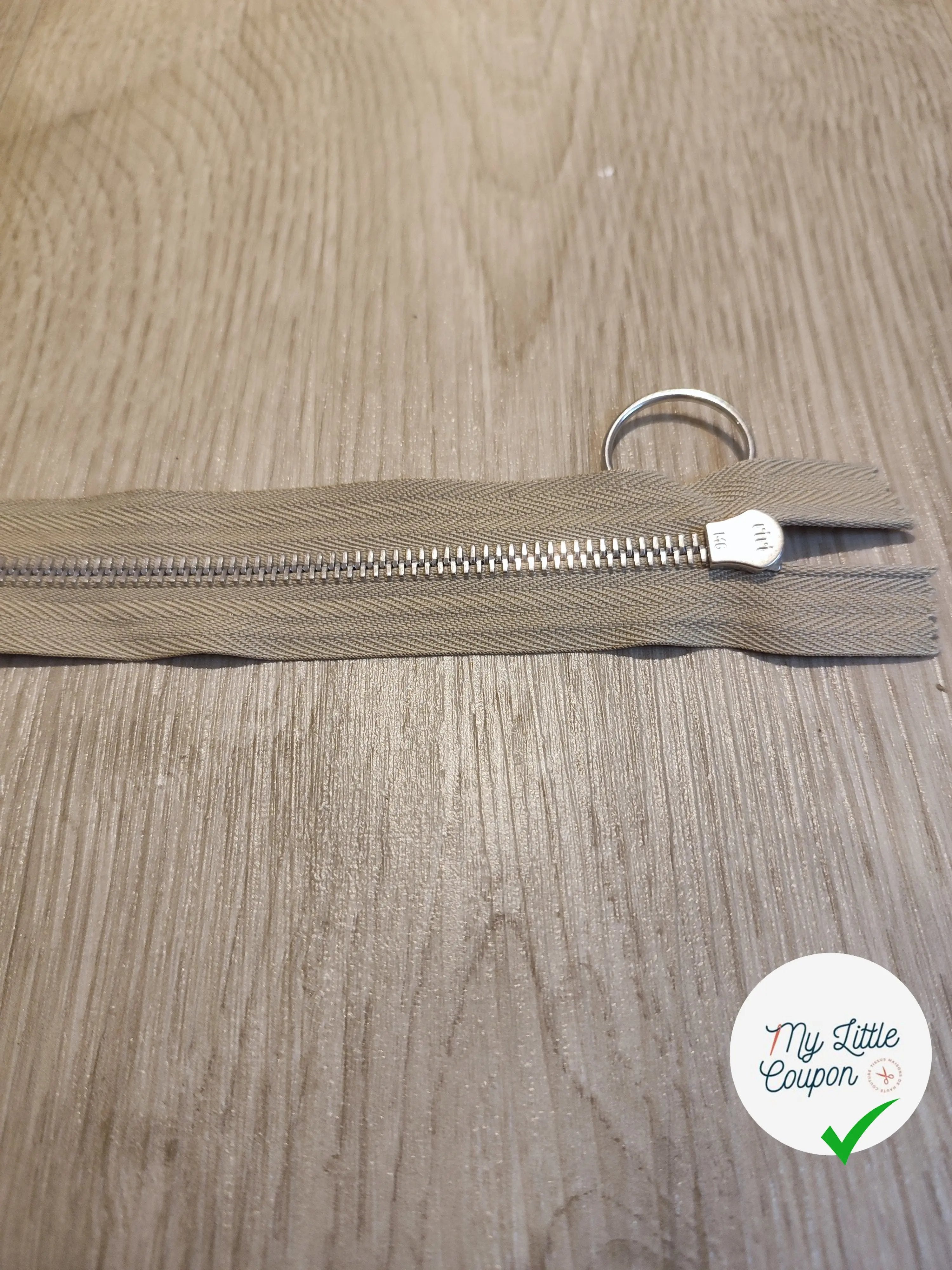 FERMETURE RIRI METAL NON SÉPARABLE 30CM BEIGE M6 - My Little Coupon