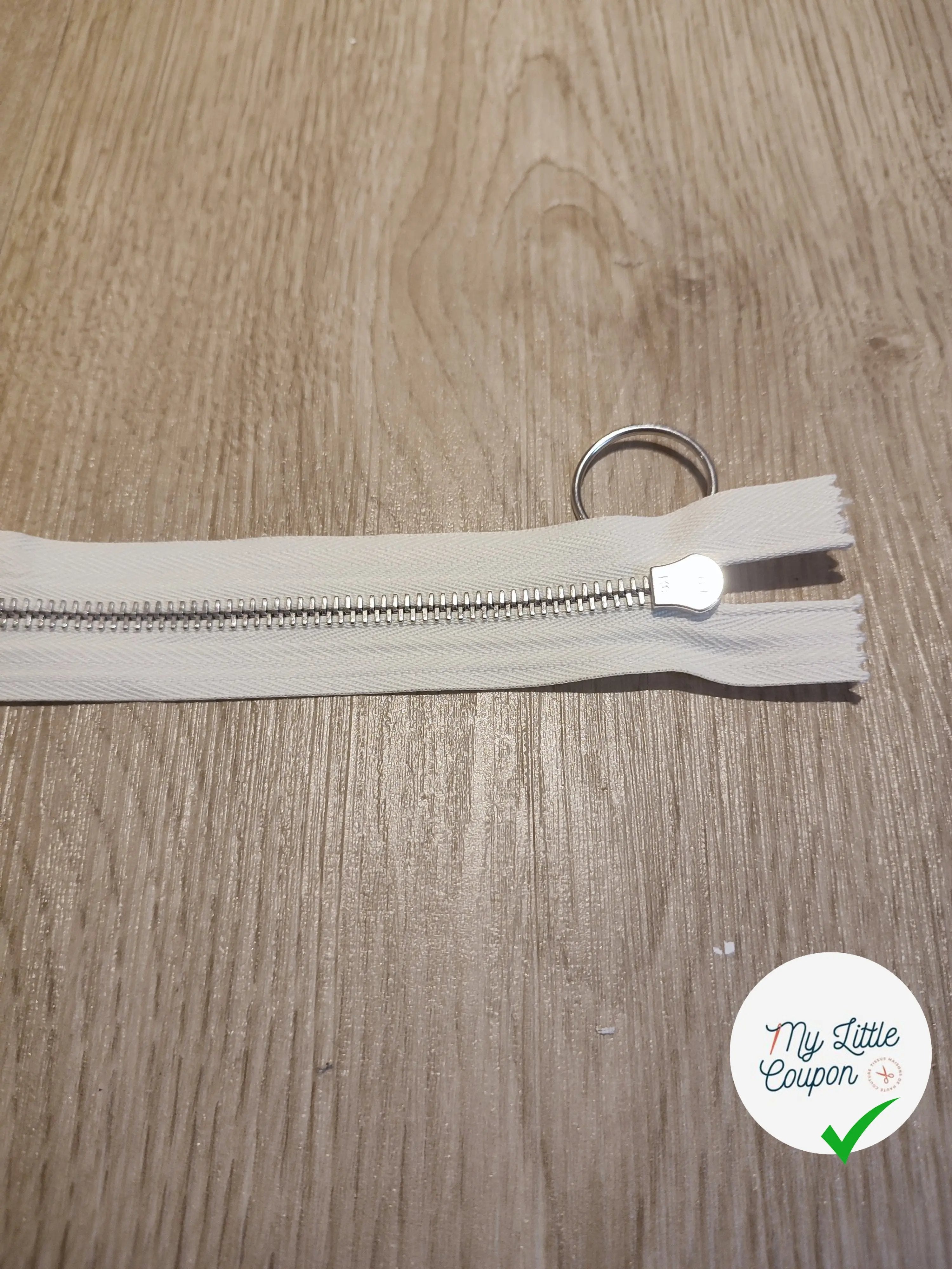 FERMETURE RIRI METAL NON SEPARABLE 30CM BLANC CASSÉ M6 - My Little Coupon