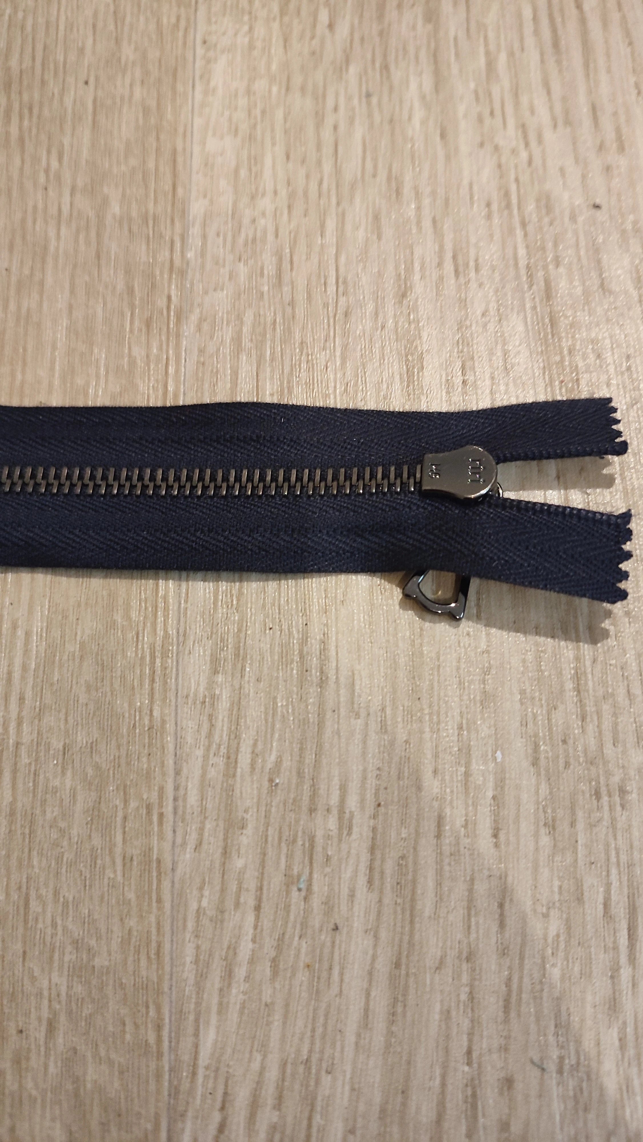 FERMETURE RIRI MÉTAL NON SÉPARABLE 50CM BLEU FONCÉ M6 - My Little Coupon