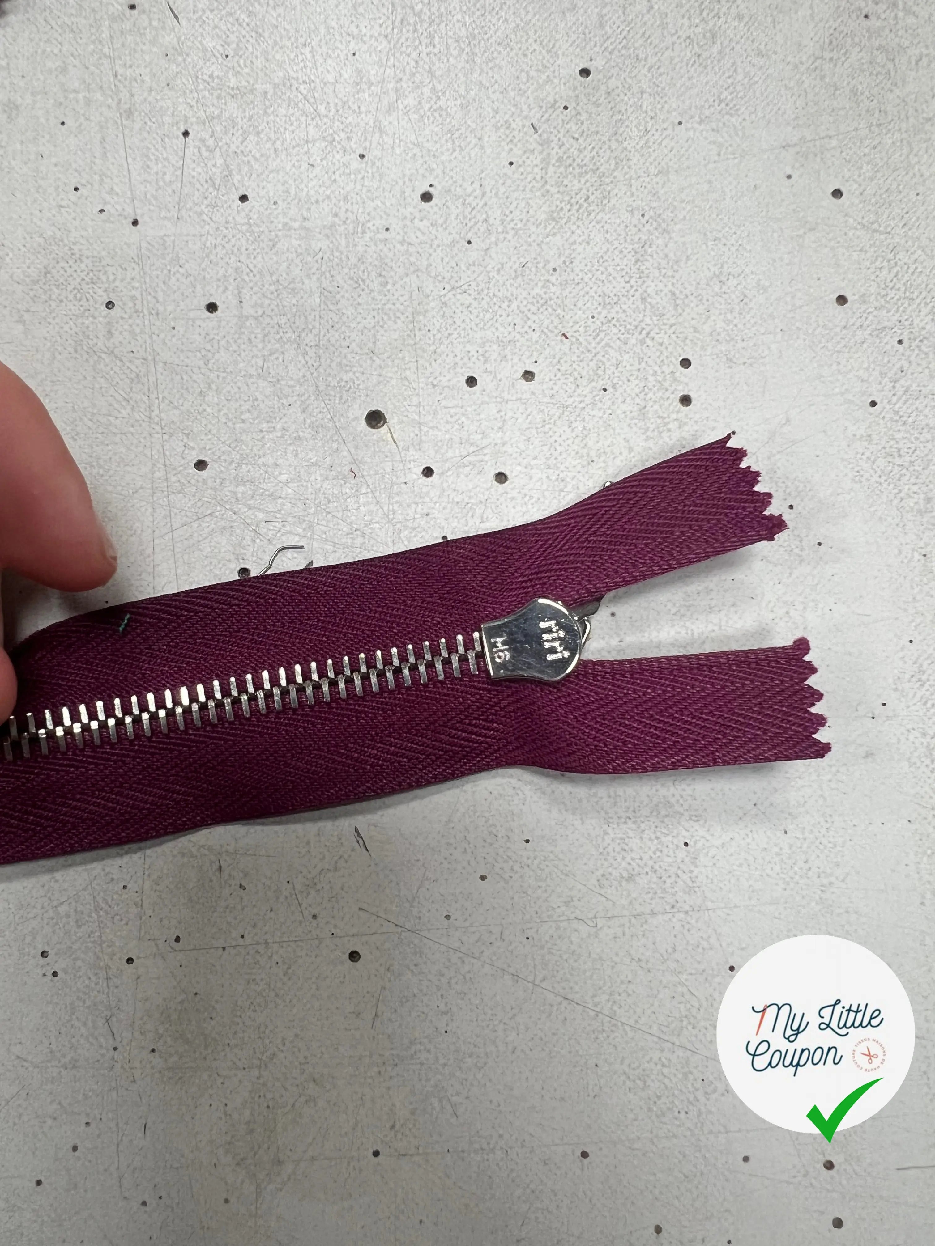 FERMETURE RIRI METAL NON SÉPARABLE 50CM M6 AUBERGINE - My Little Coupon