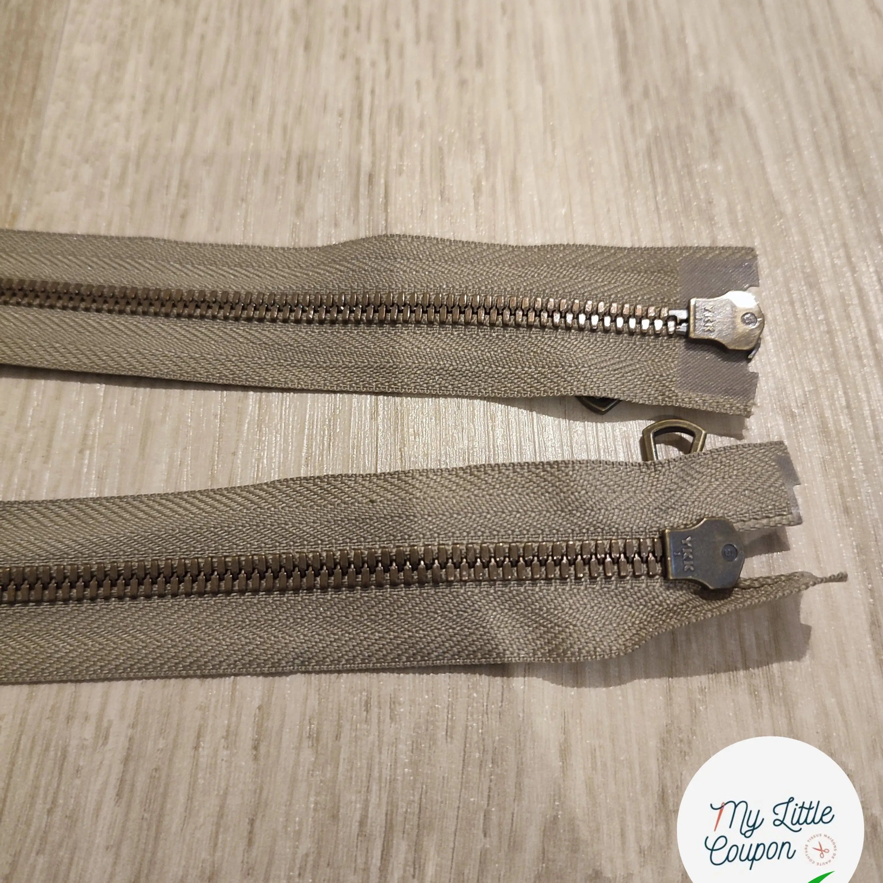 FERMETURE RIRI METAL NON SÉPARABLE 70CM VERT KAKI CLAIR - My Little Coupon