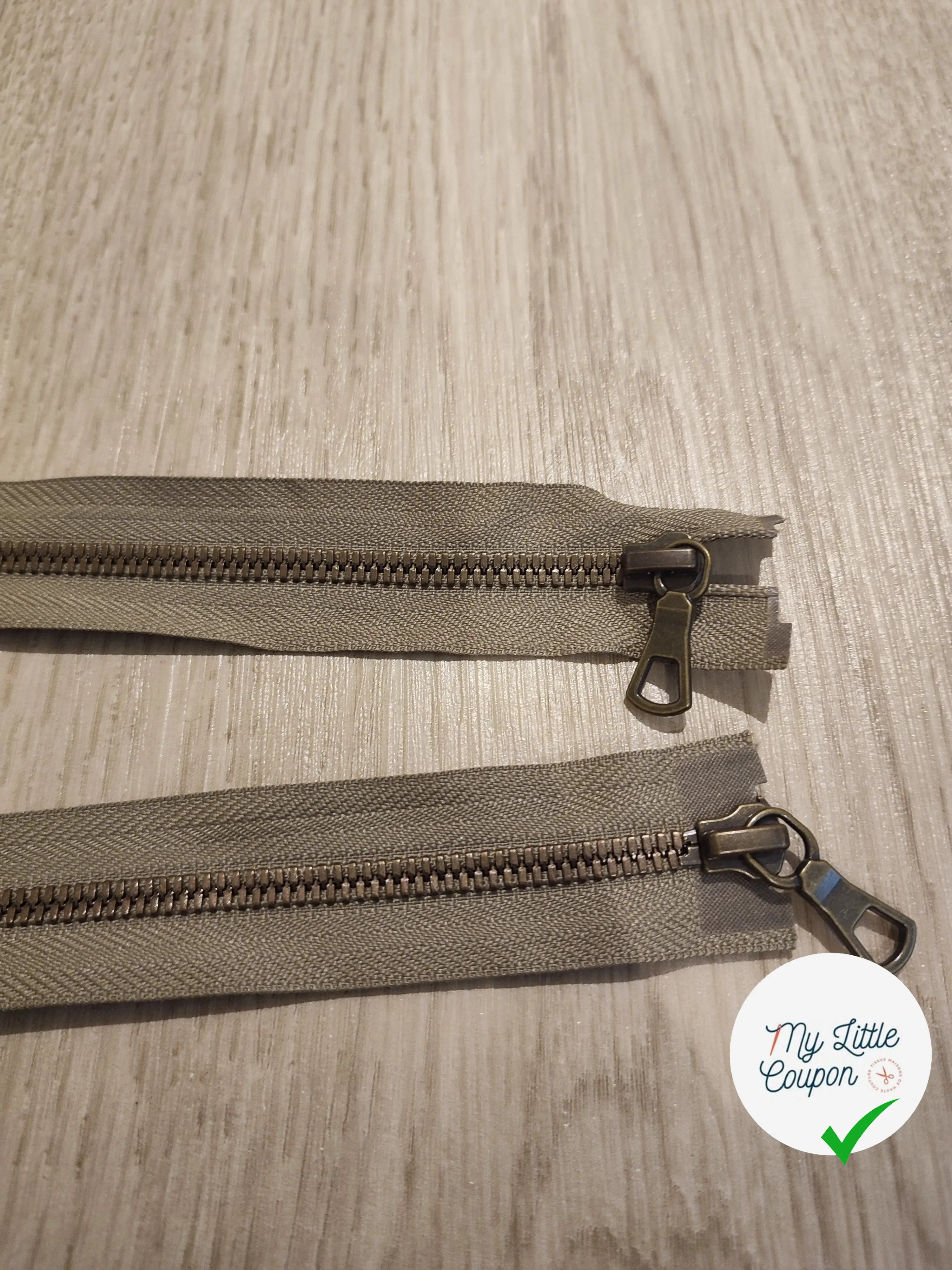 FERMETURE RIRI METAL NON SÉPARABLE 70CM VERT KAKI CLAIR - My Little Coupon
