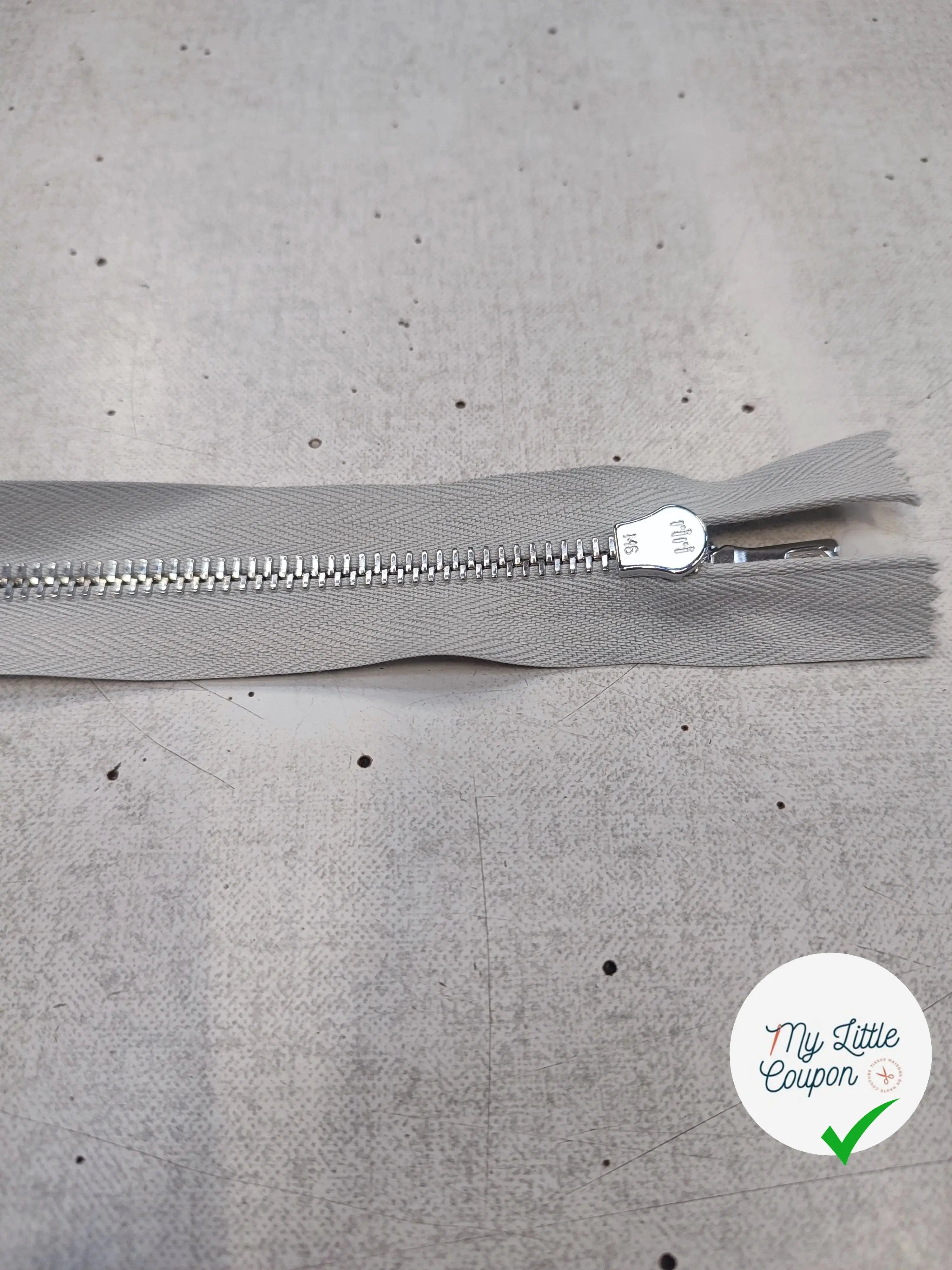 FERMETURE RIRI METAL SÉPARABLE 50CM GRIS CLAIR M6 - My Little Coupon