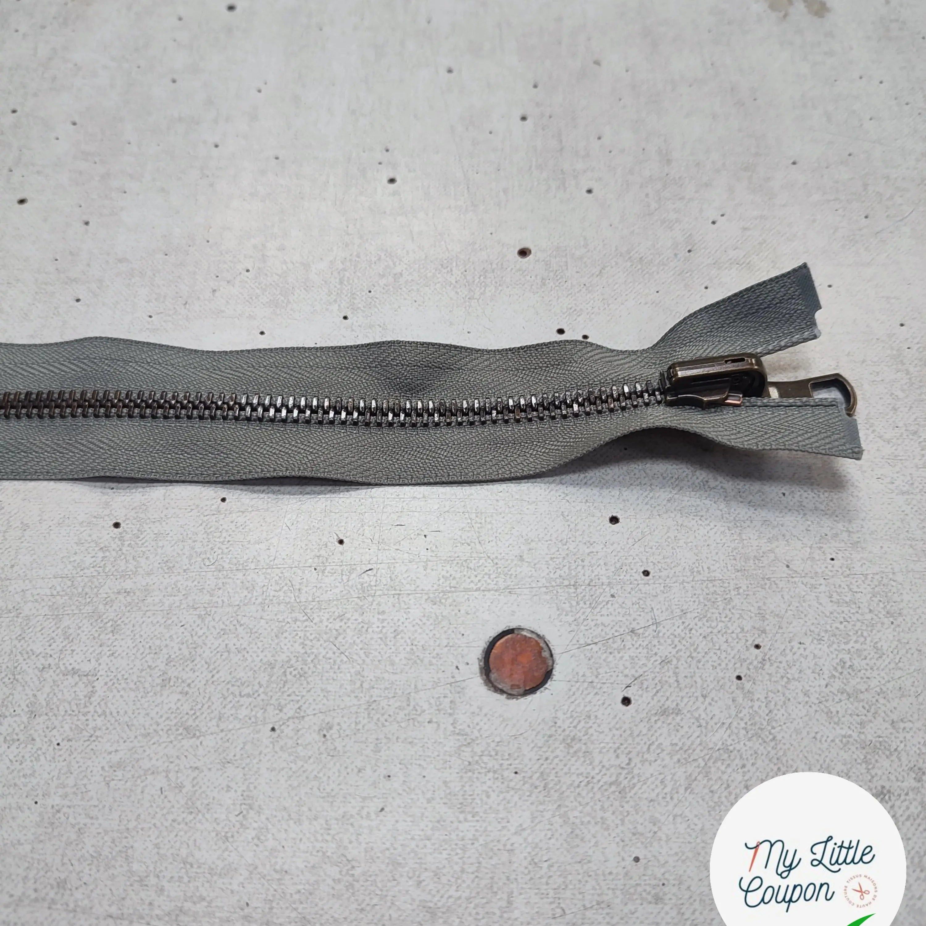 FERMETURE RIRI METAL SÉPARABLE VERT GRIS 20CM - My Little Coupon