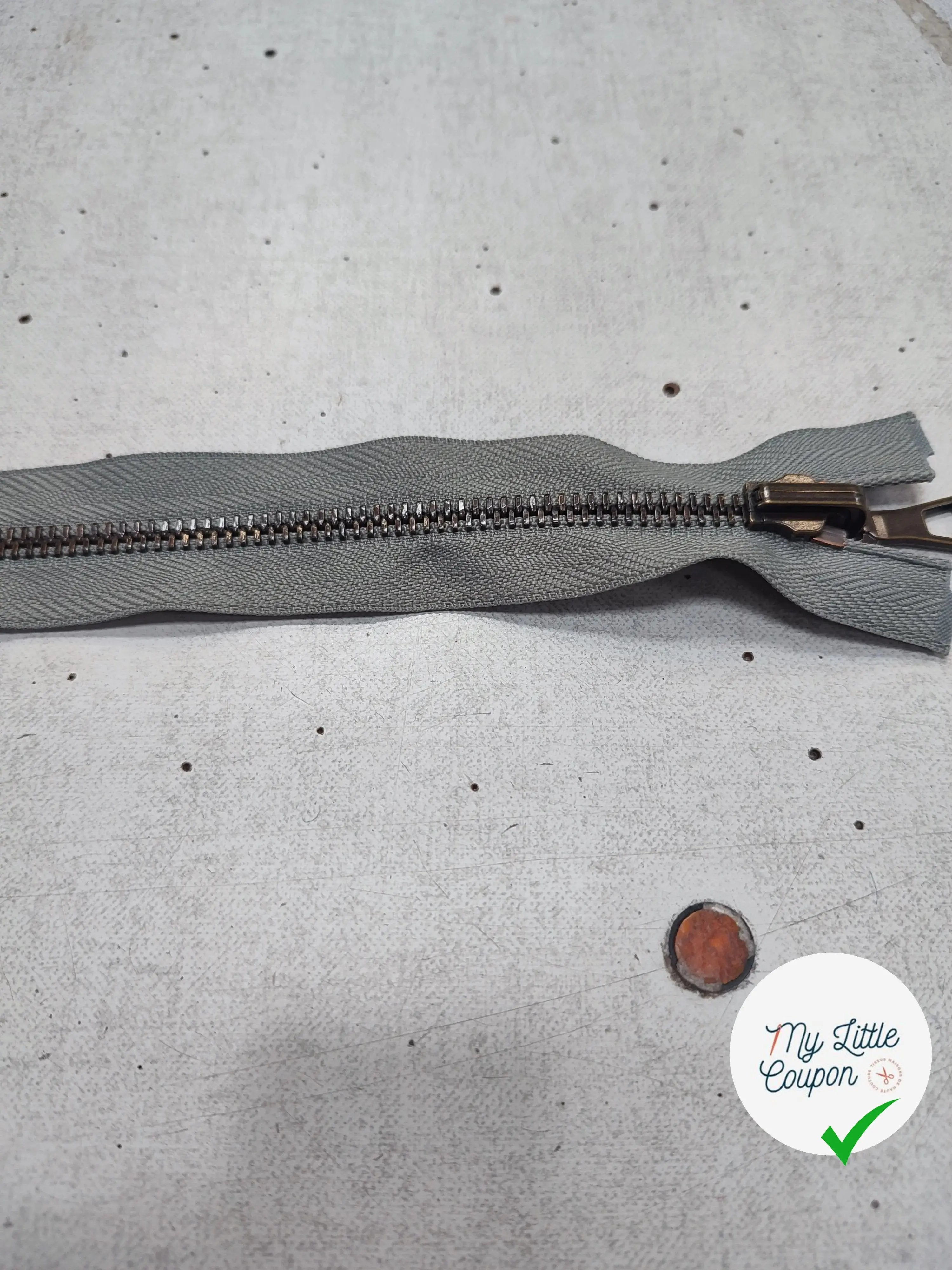 FERMETURE RIRI METAL SÉPARABLE VERT GRIS 20CM - My Little Coupon