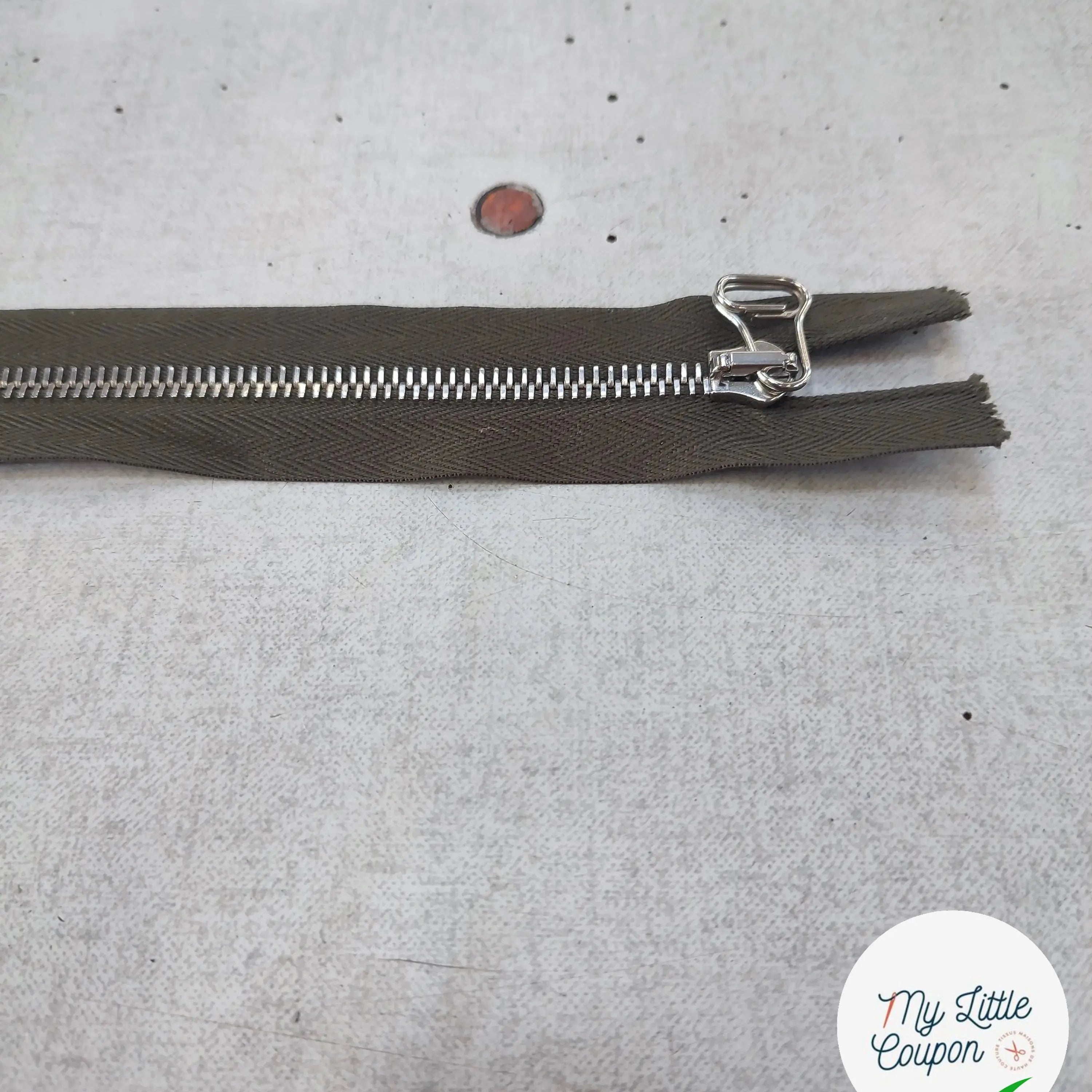 FERMETURE RIRI METAL SÉPARABLE 45CM VERT KAKI M6 - My Little Coupon