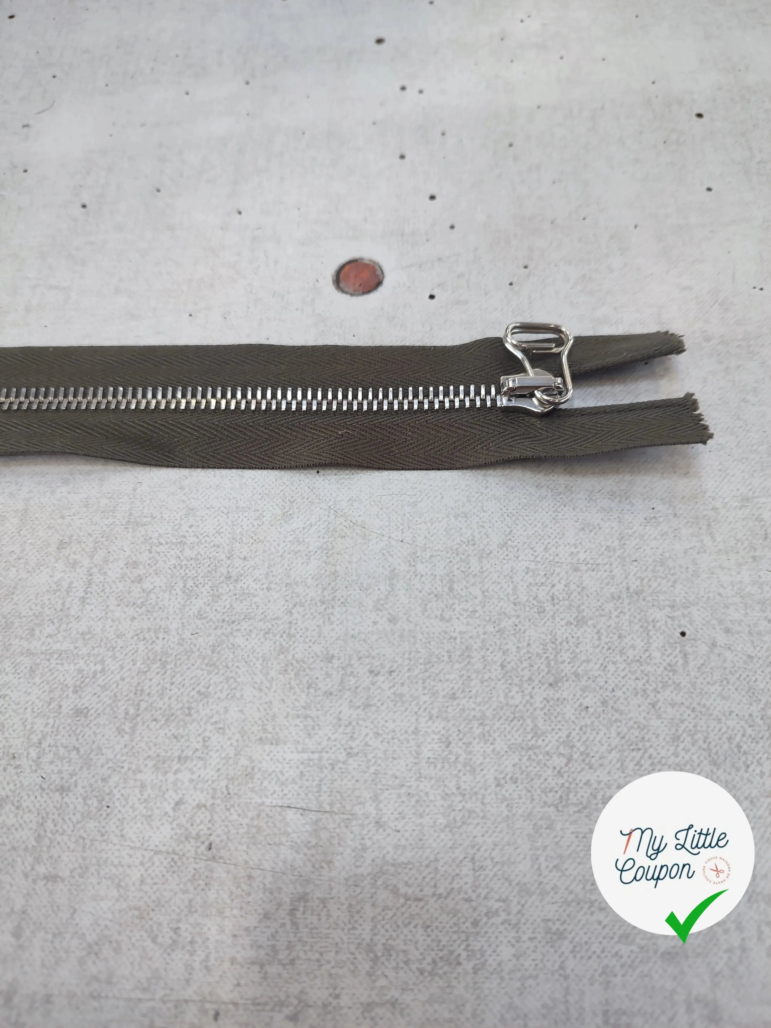 FERMETURE RIRI METAL SÉPARABLE 45CM VERT KAKI M6 - My Little Coupon