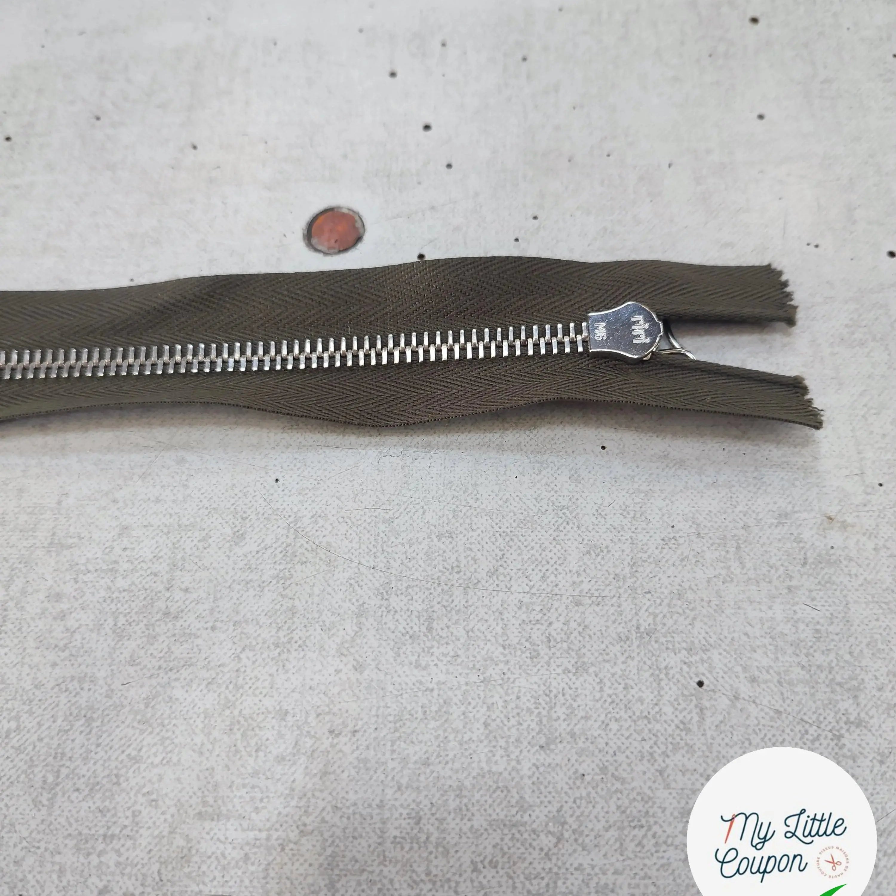 FERMETURE RIRI METAL SÉPARABLE 45CM VERT KAKI M6 - My Little Coupon