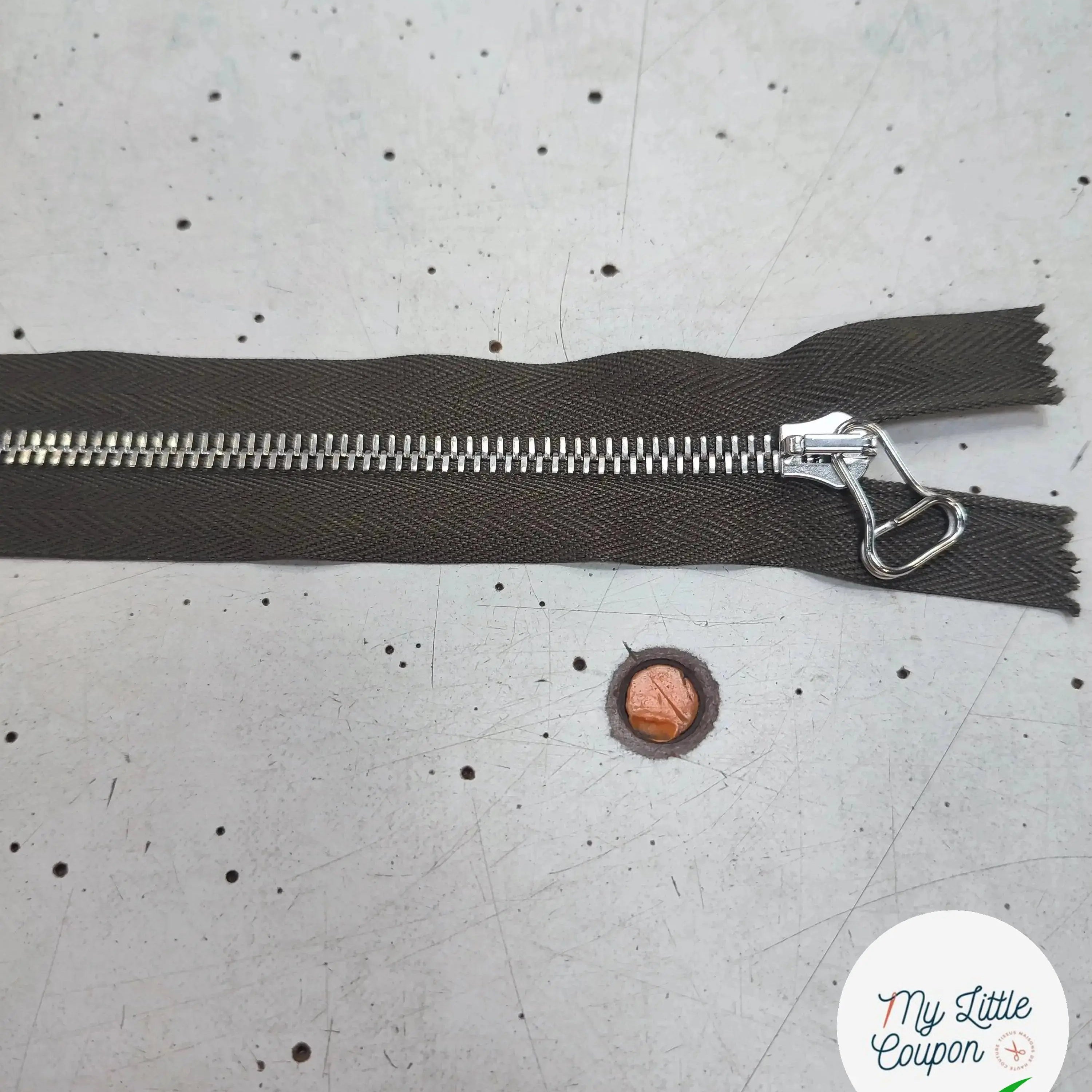 FERMETURE RIRI METAL SÉPARABLE 45CM VERT KAKI M6 - My Little Coupon