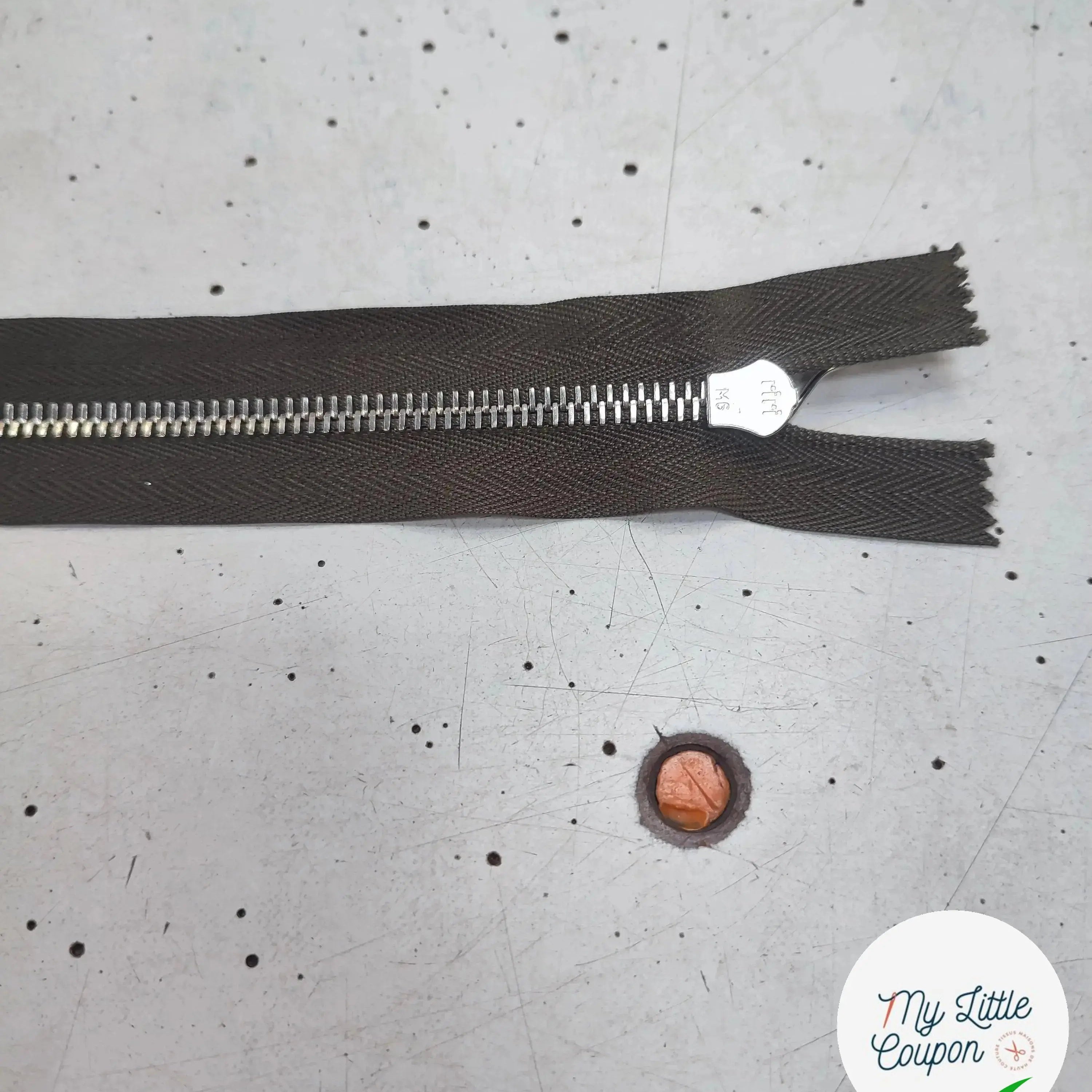 FERMETURE RIRI METAL SÉPARABLE 45CM VERT KAKI M6 - My Little Coupon