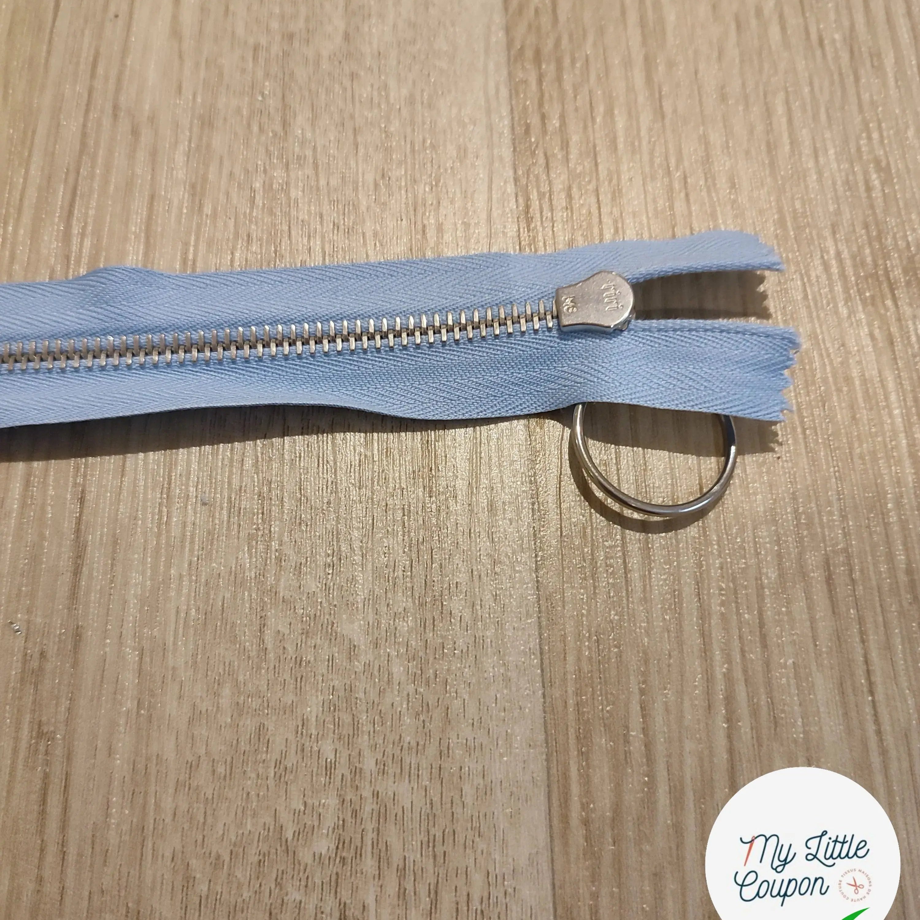 FERMETURE RIRI METAL NON SÉPARABLE 30CM BLEU CLAIR M6 - My Little Coupon