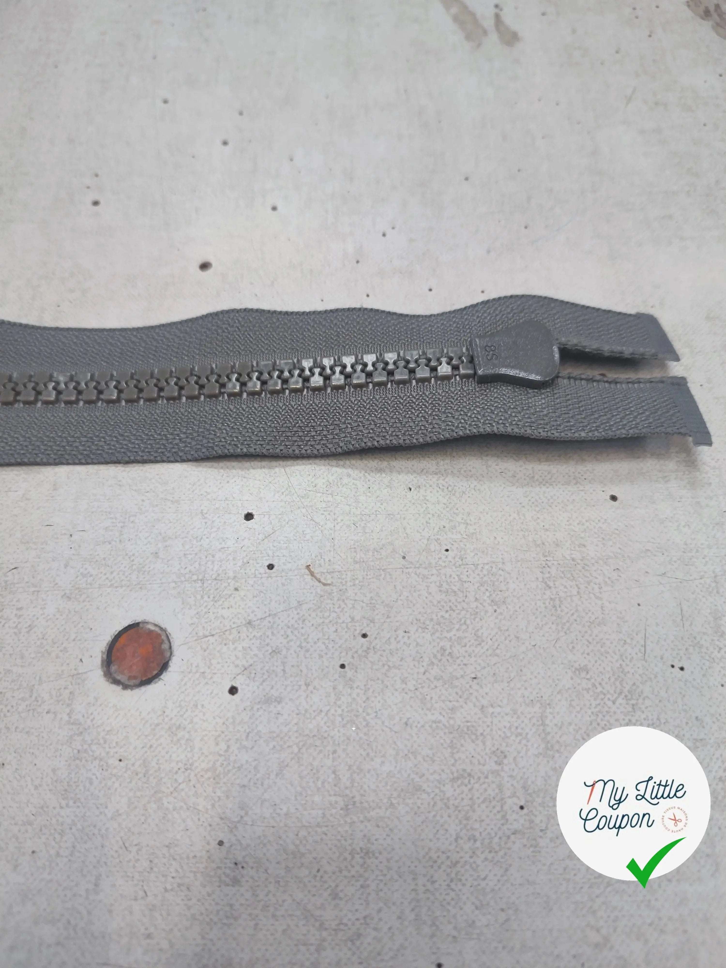 FERMETURE RIRI PLASTIQUE SÉPARABLE 70CM GRIS M8 - My Little Coupon