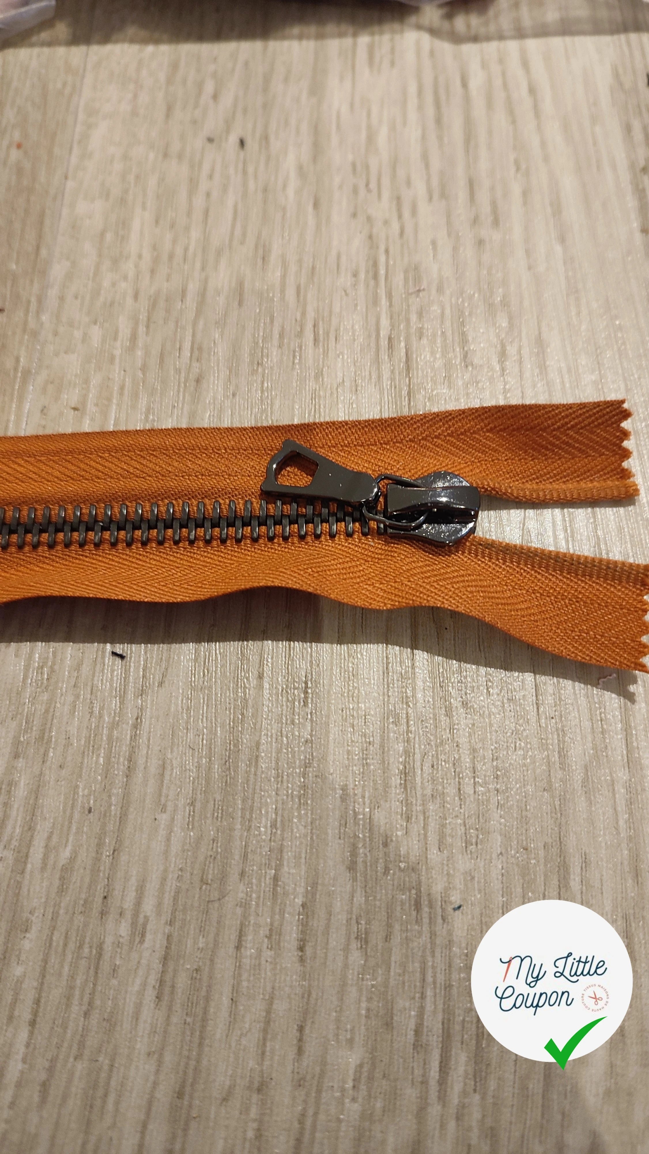 FERMETURE RIRI METAL SÉPARABLE 40CM ORANGE M8 - My Little Coupon