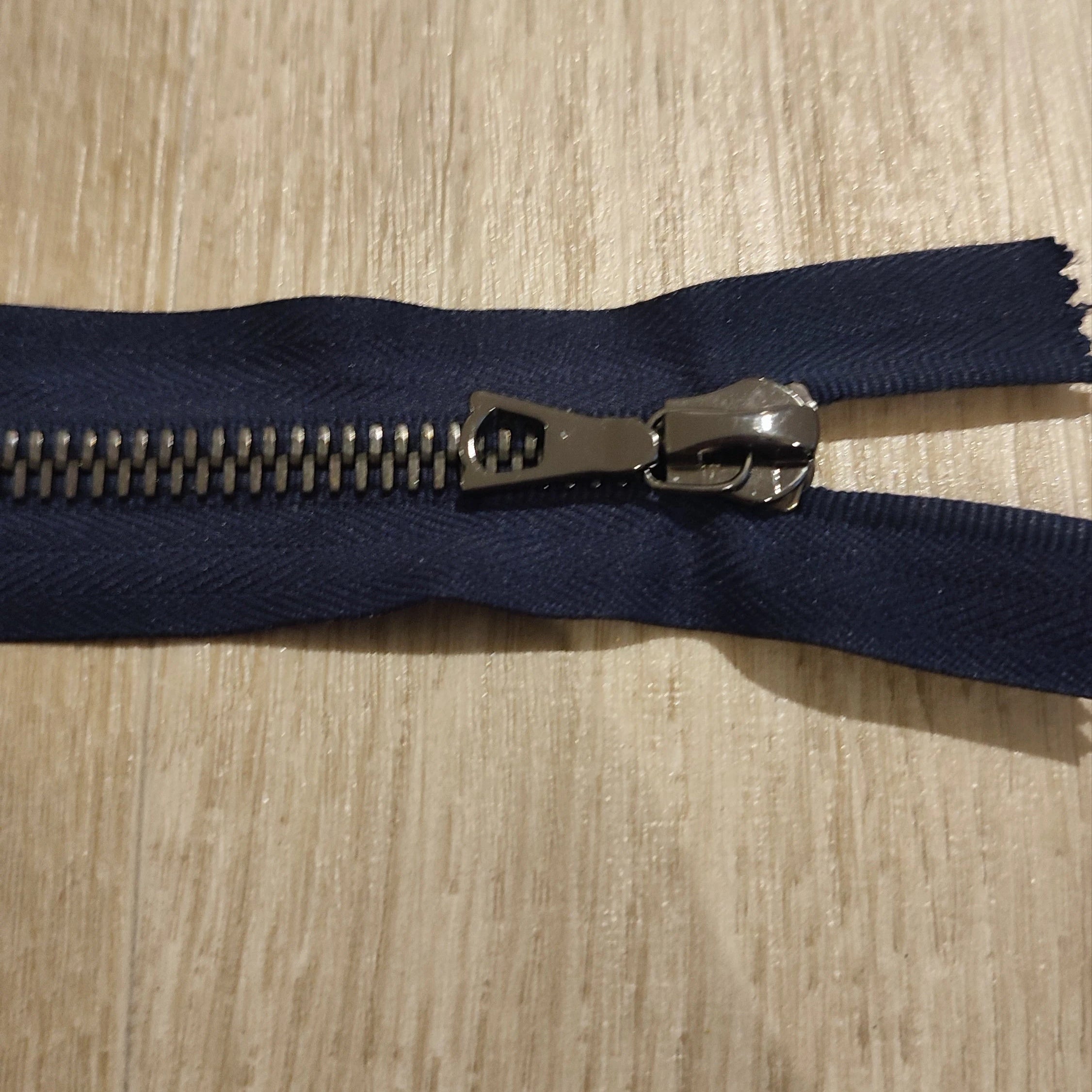 FERMETURE RIRI METAL SÉPARABLE 45CM BLEU NUIT M8 - My Little Coupon