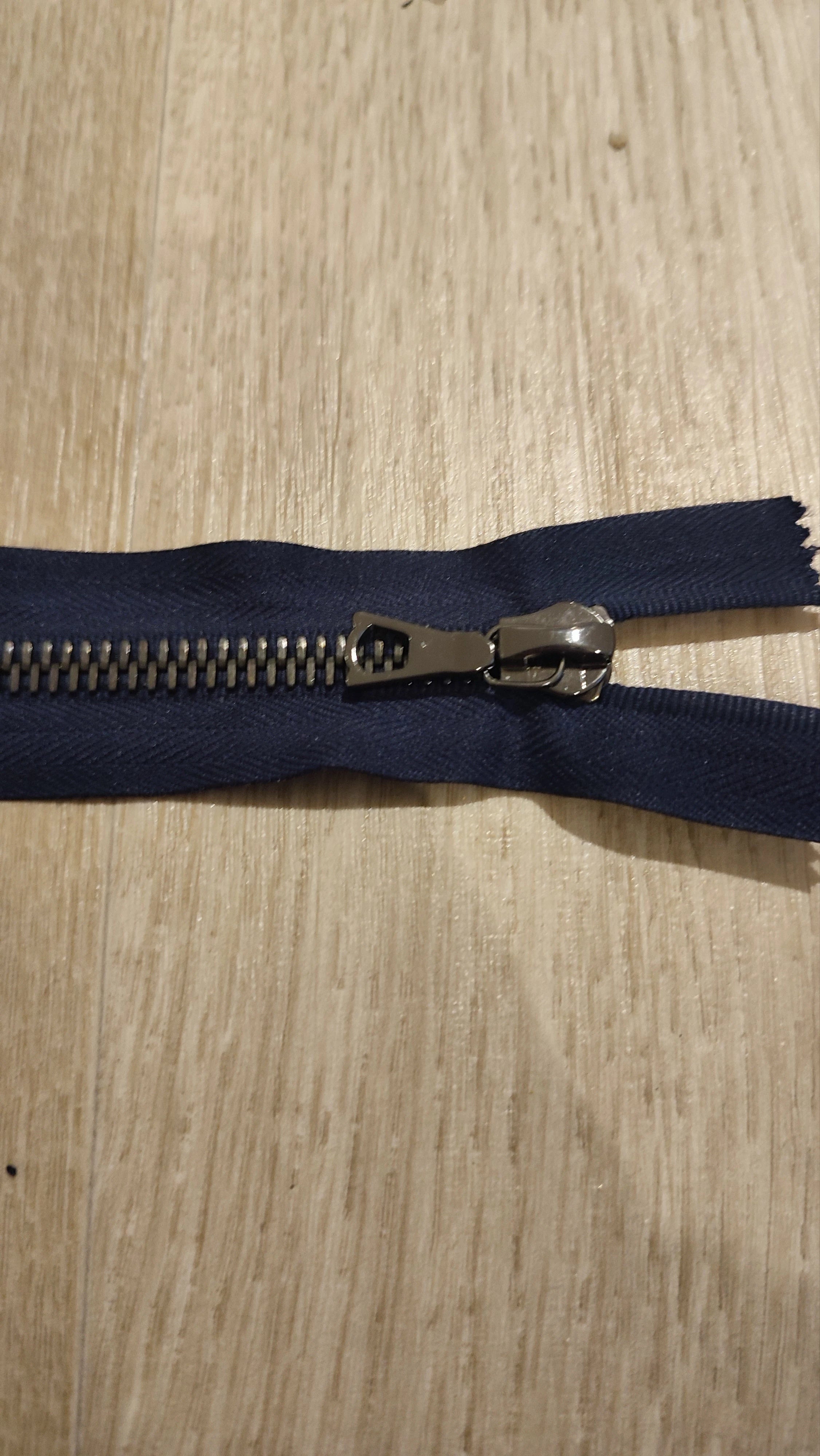 FERMETURE RIRI METAL SÉPARABLE 45CM BLEU NUIT M8 - My Little Coupon