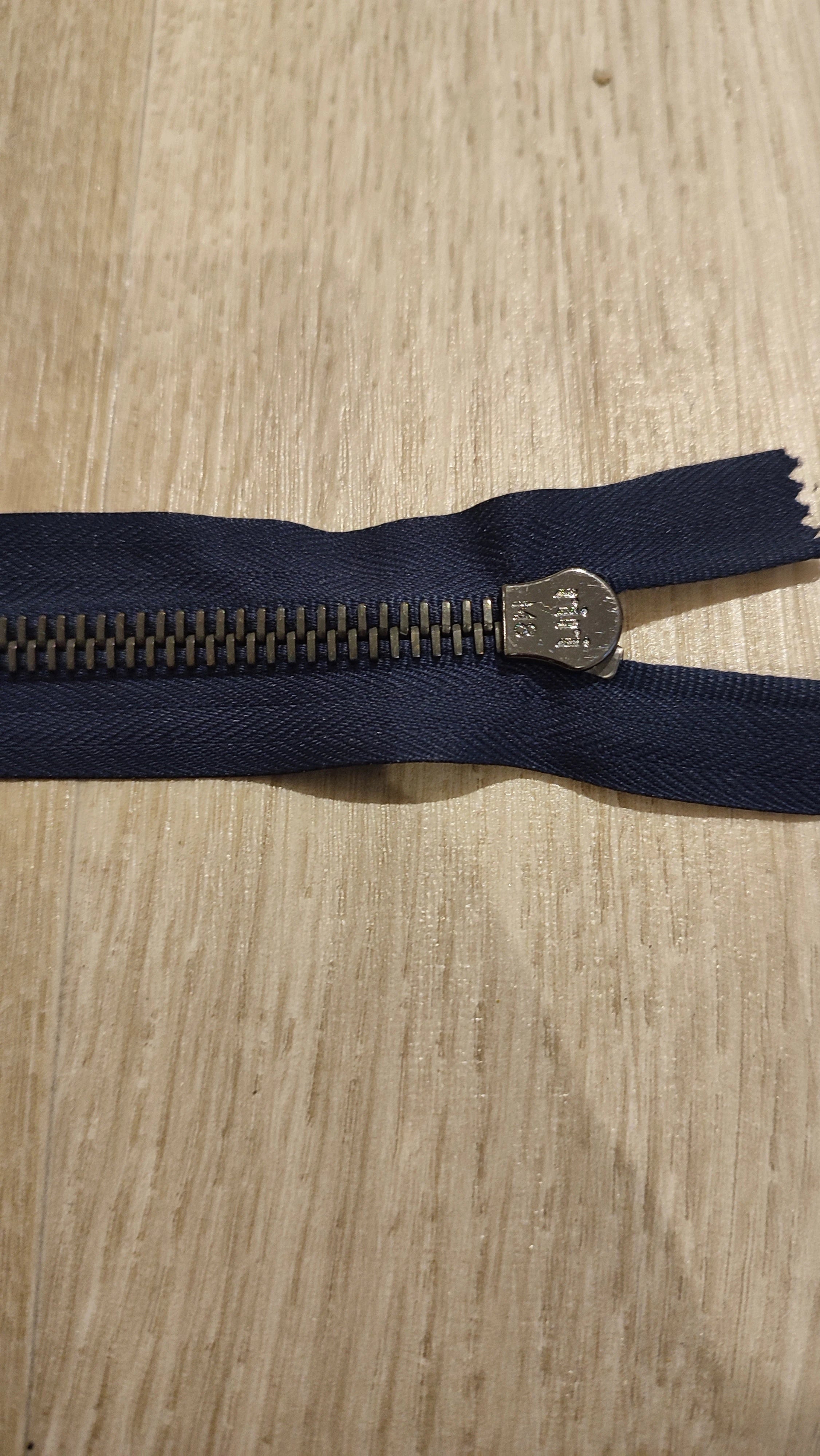 FERMETURE RIRI METAL SÉPARABLE 45CM BLEU NUIT M8 - My Little Coupon