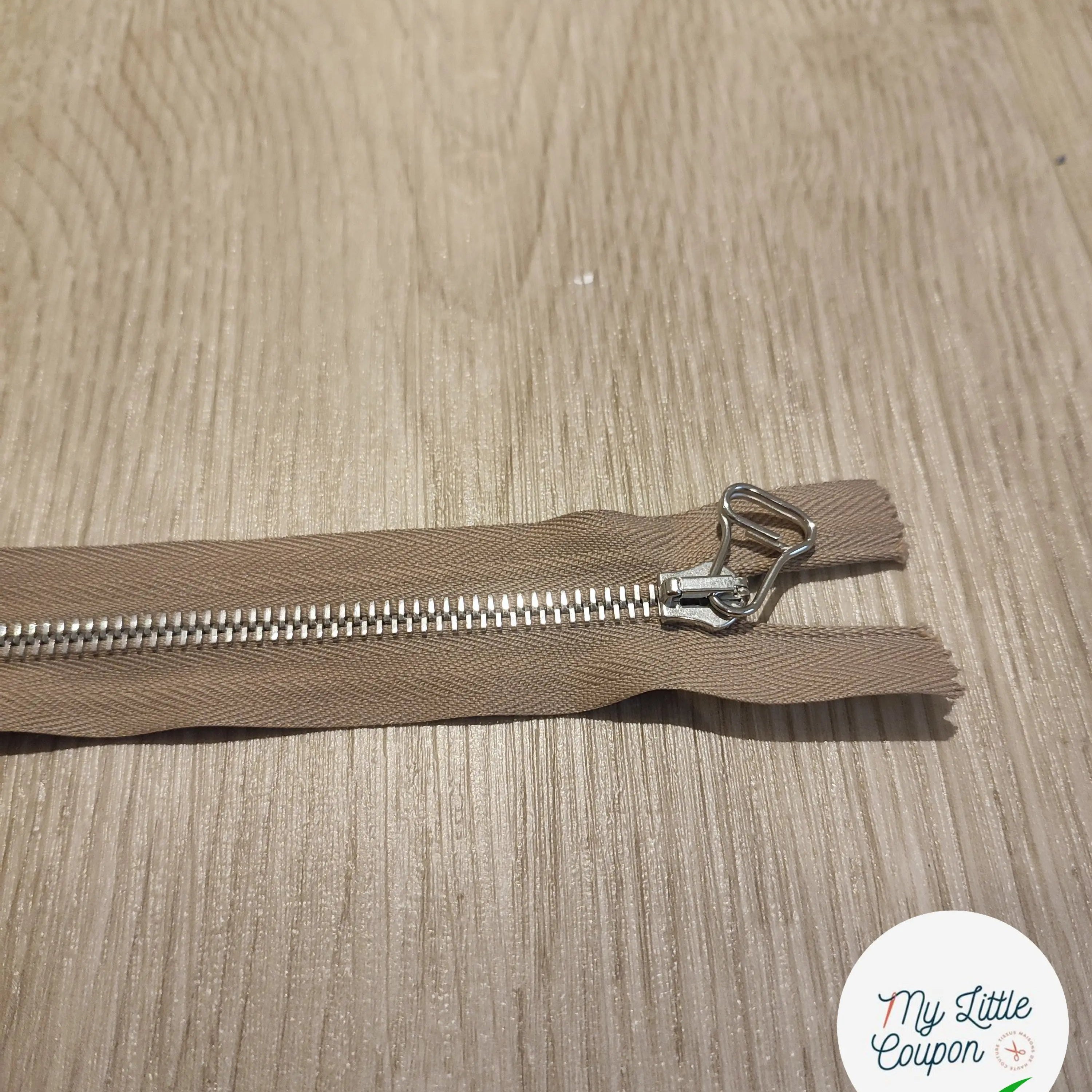 FERMETURE RIRI METAL SÉPARABLE 45CM MARRON CAFÉ M6 - My Little Coupon