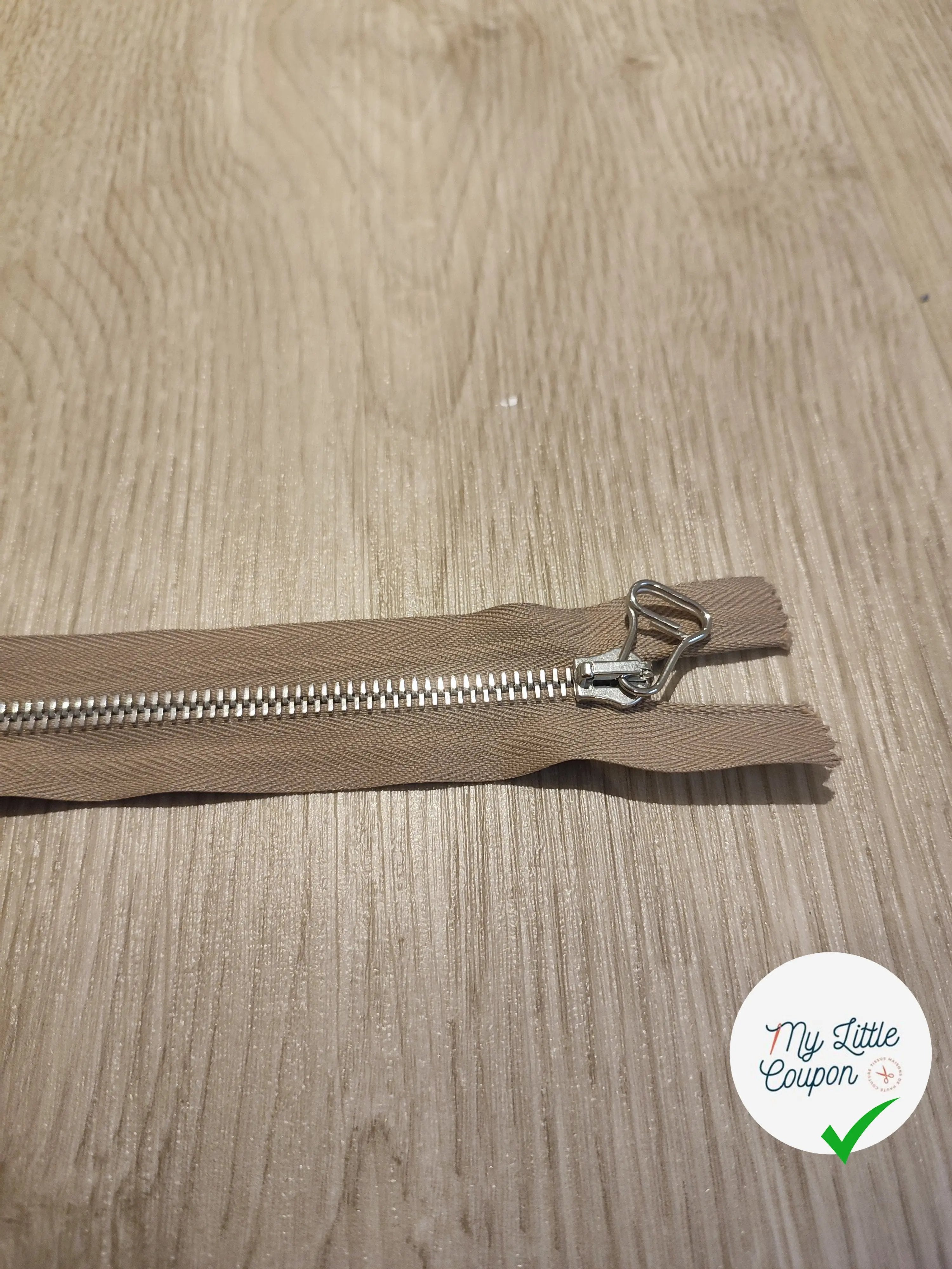 FERMETURE RIRI METAL SÉPARABLE 45CM MARRON CAFÉ M6 - My Little Coupon