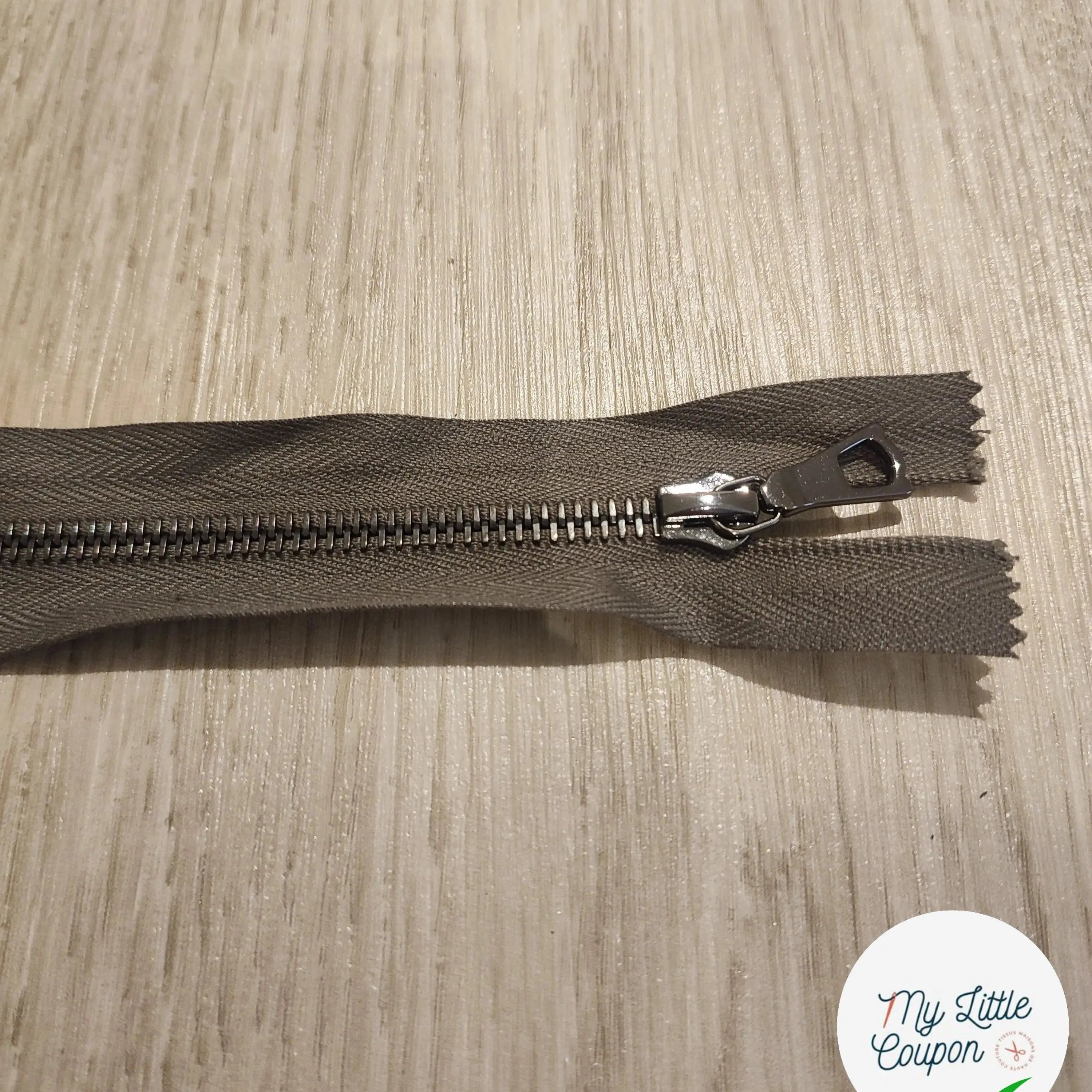 FERMETURE RIRI METAL SÉPARABLE 75CM GRIS FONCÉ M6 - My Little Coupon