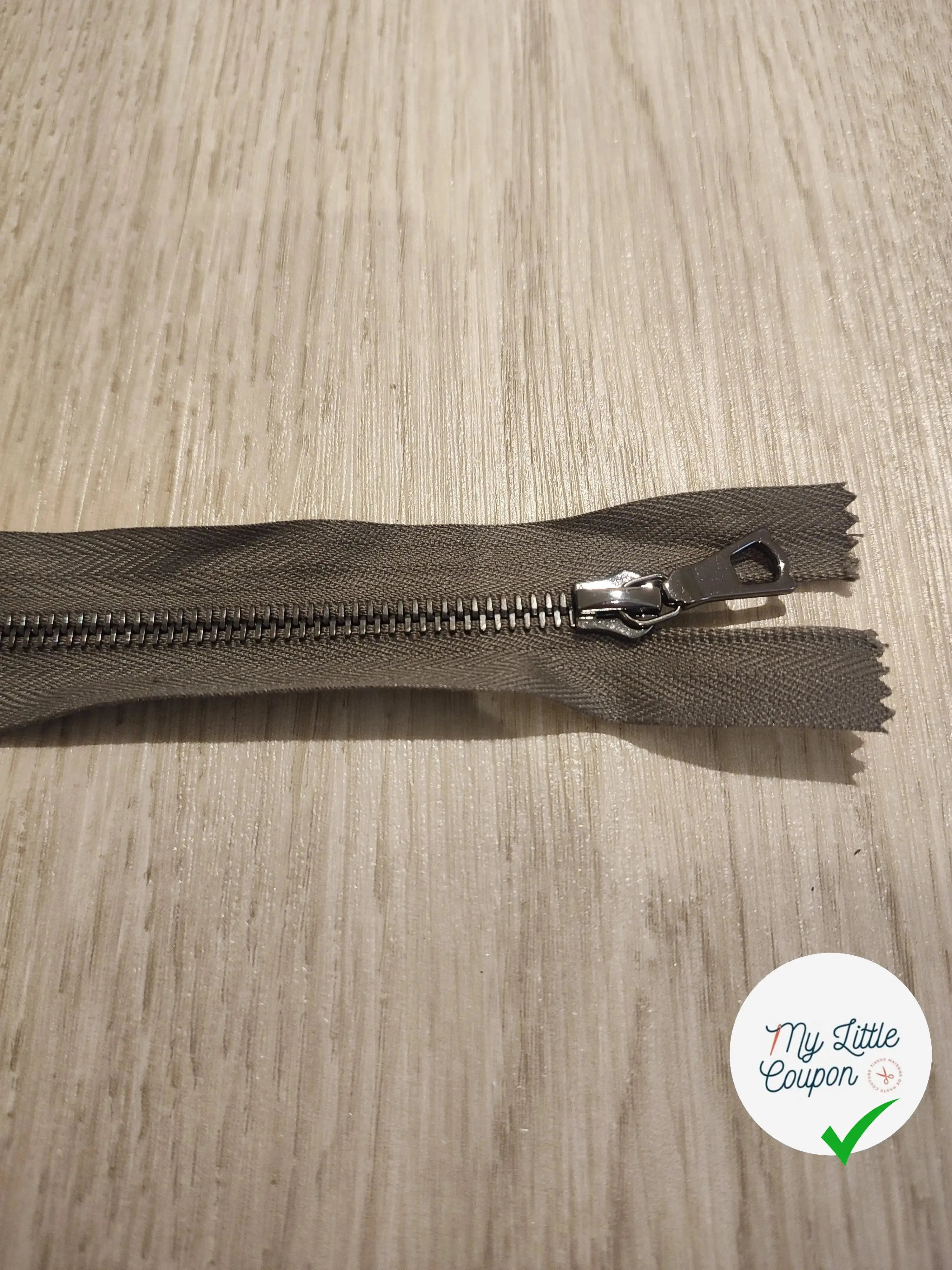 FERMETURE RIRI METAL SÉPARABLE 75CM GRIS FONCÉ M6 - My Little Coupon