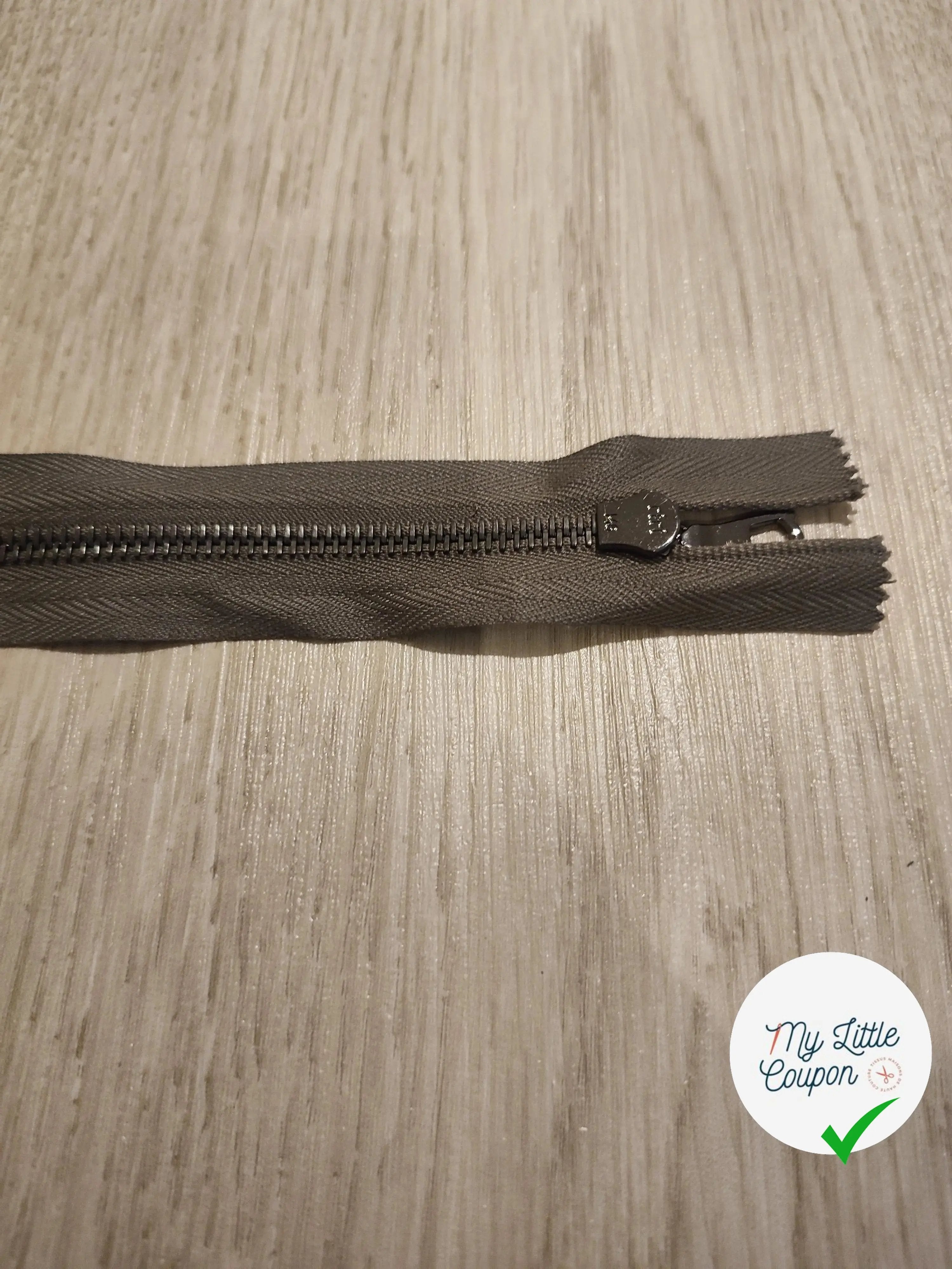 FERMETURE RIRI METAL SÉPARABLE 75CM GRIS FONCÉ M6 - My Little Coupon