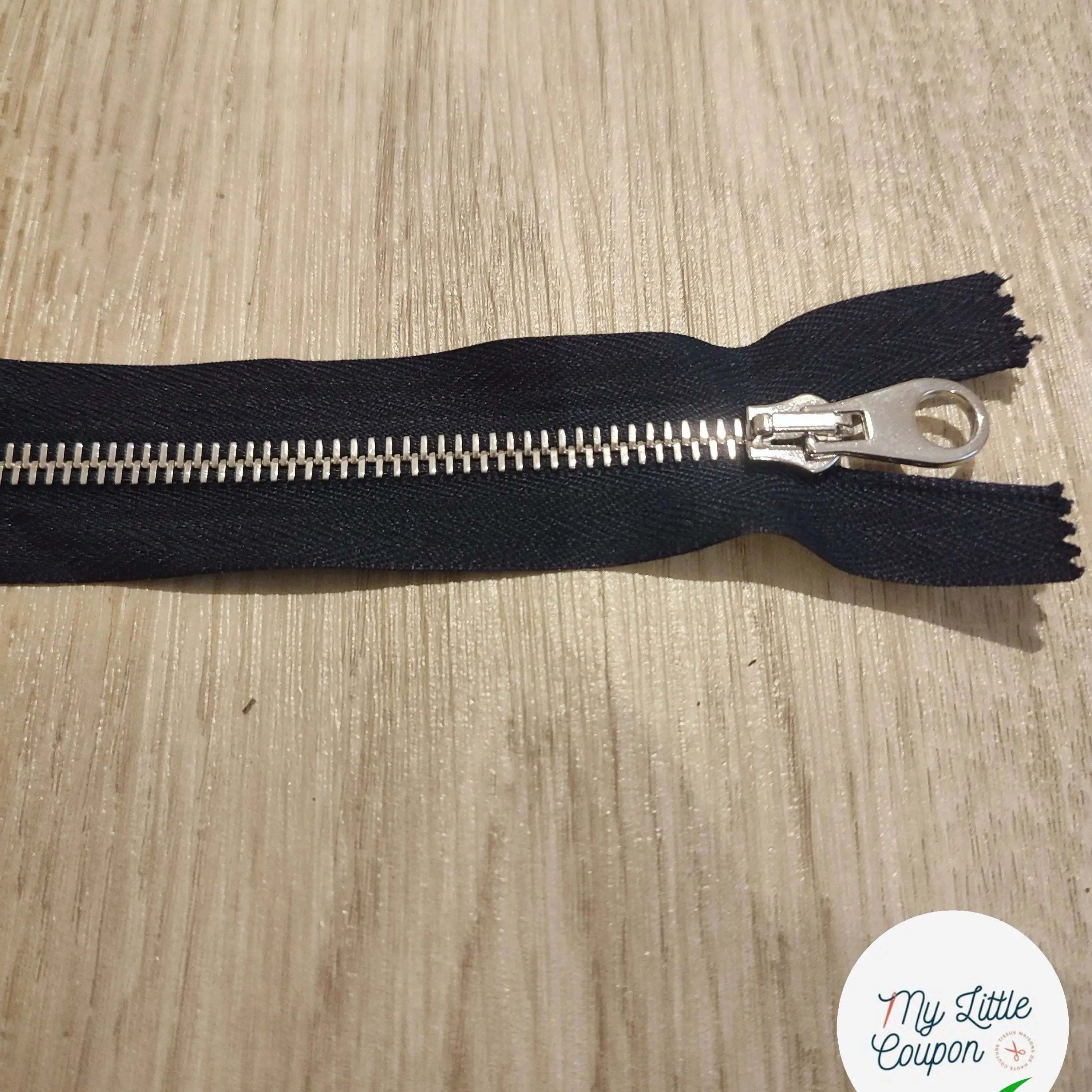 FERMETURE RIRI METAL SÉPARABLE 65CM BLEU FONCÉ - My Little Coupon