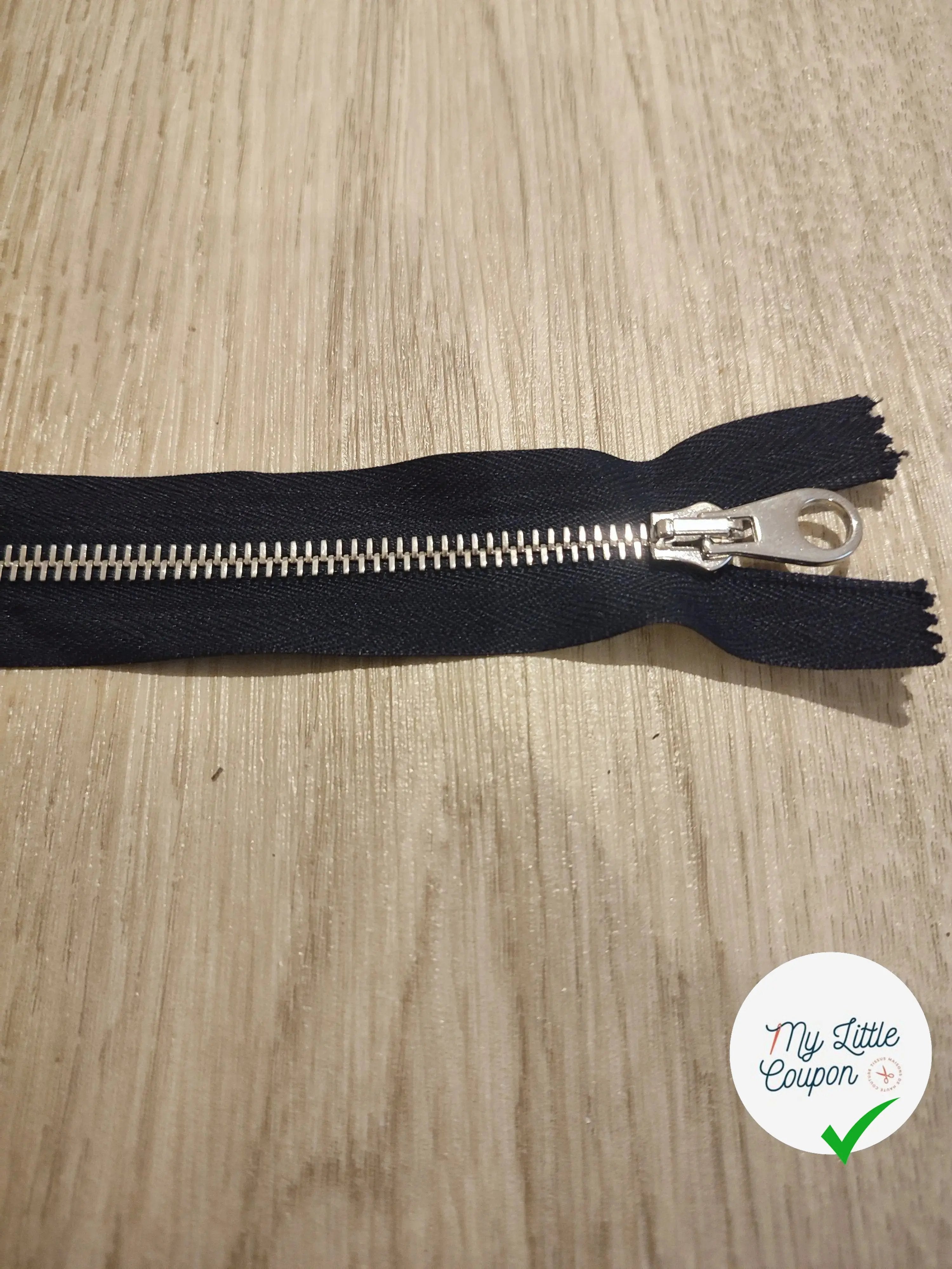 FERMETURE RIRI METAL SÉPARABLE 65CM BLEU FONCÉ - My Little Coupon