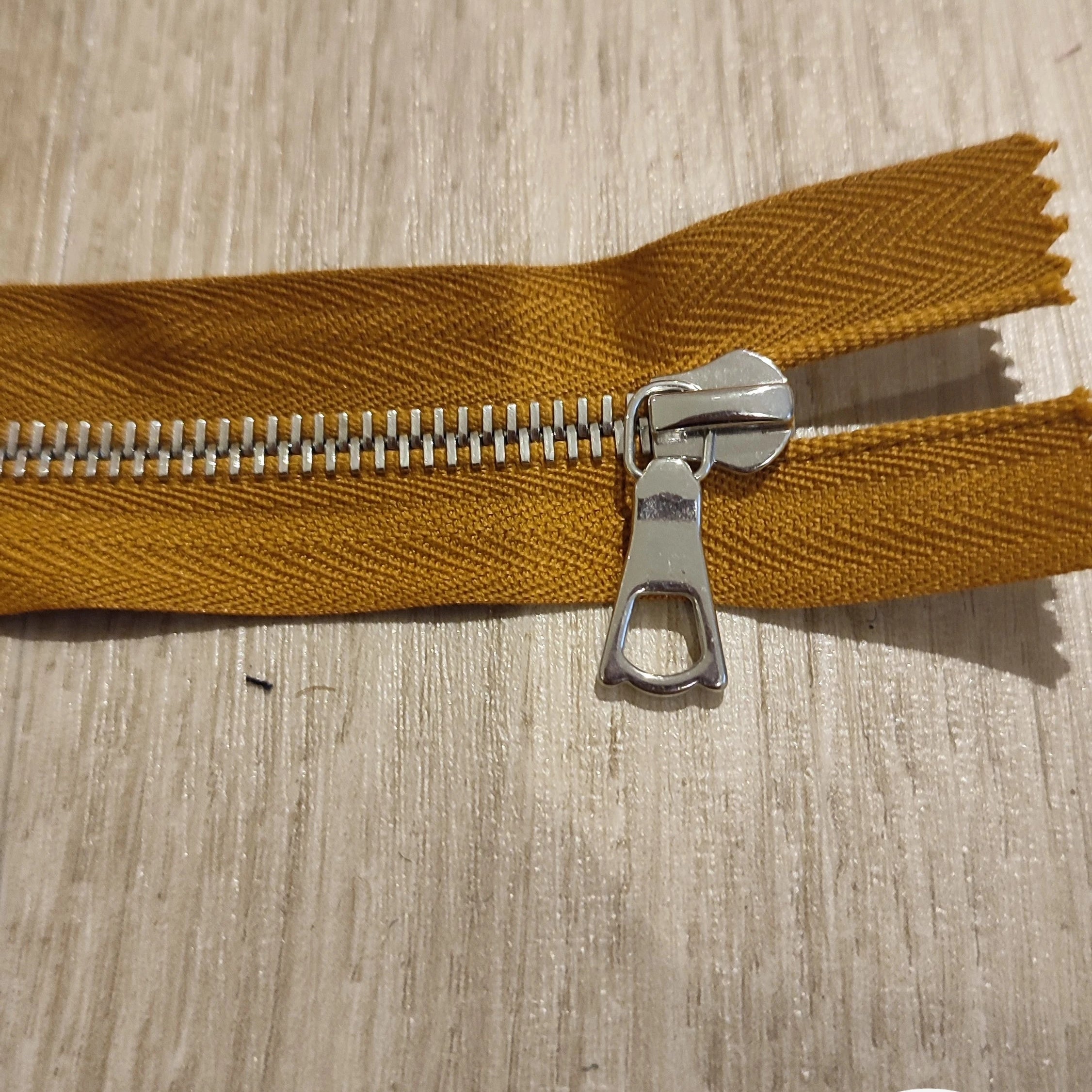 FERMETURE RIRI METAL SÉPARABLE 50CM MARRON CLAIR M8 - My Little Coupon