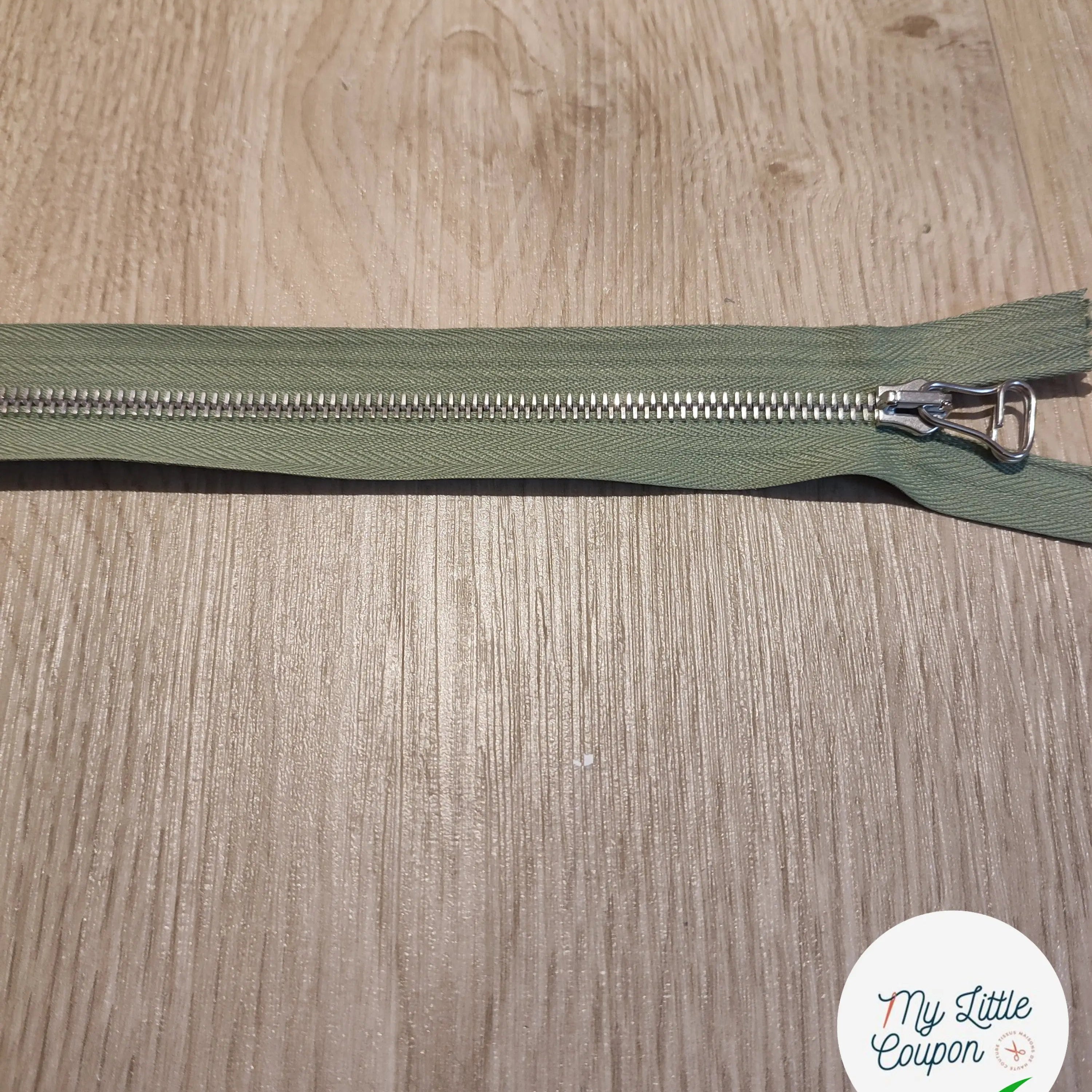 FERMETURE RIRI METAL SEPARABLE 54CM VERT OLIVE M6 - My Little Coupon