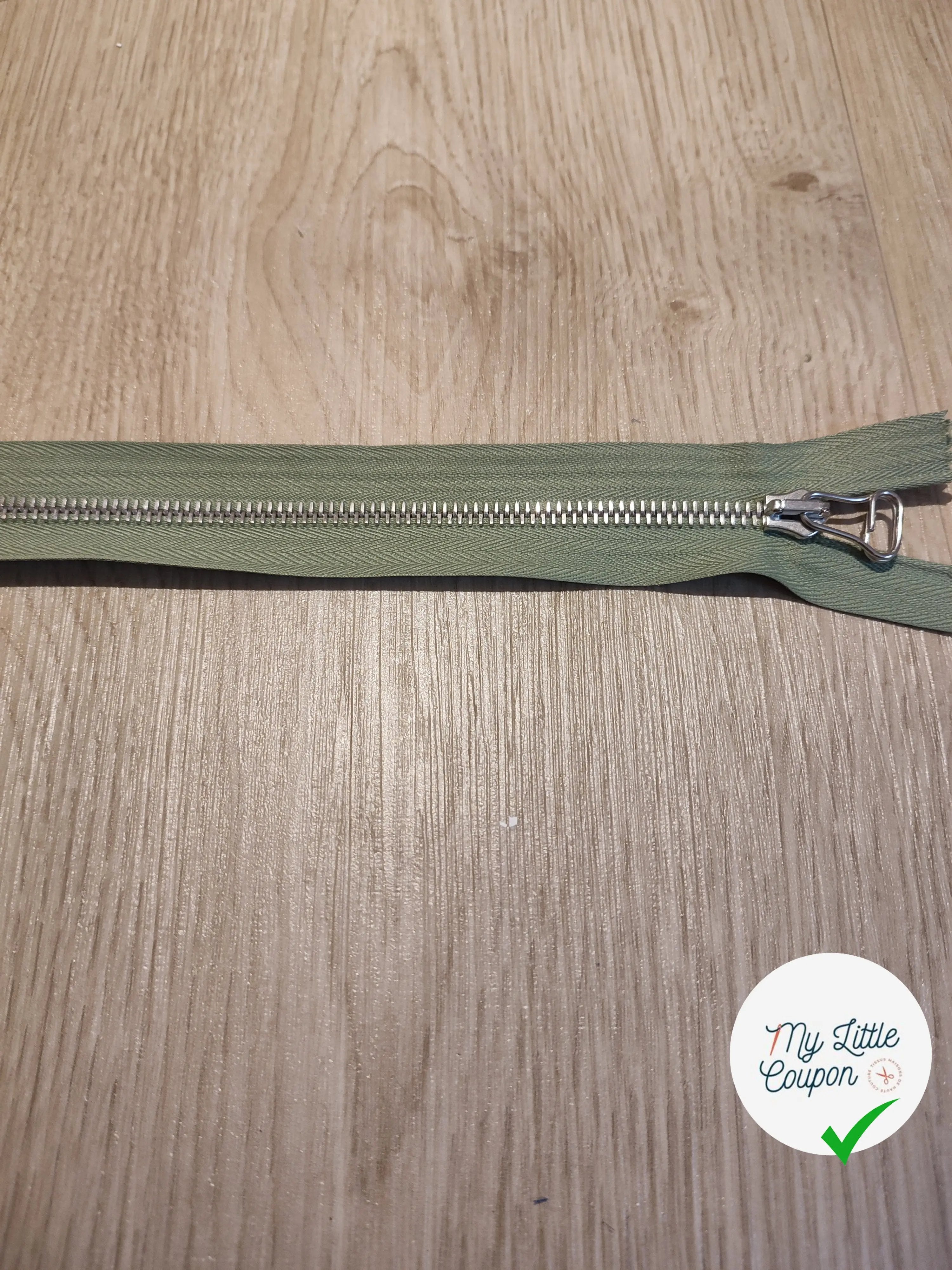 FERMETURE RIRI METAL SEPARABLE 54CM VERT OLIVE M6 - My Little Coupon