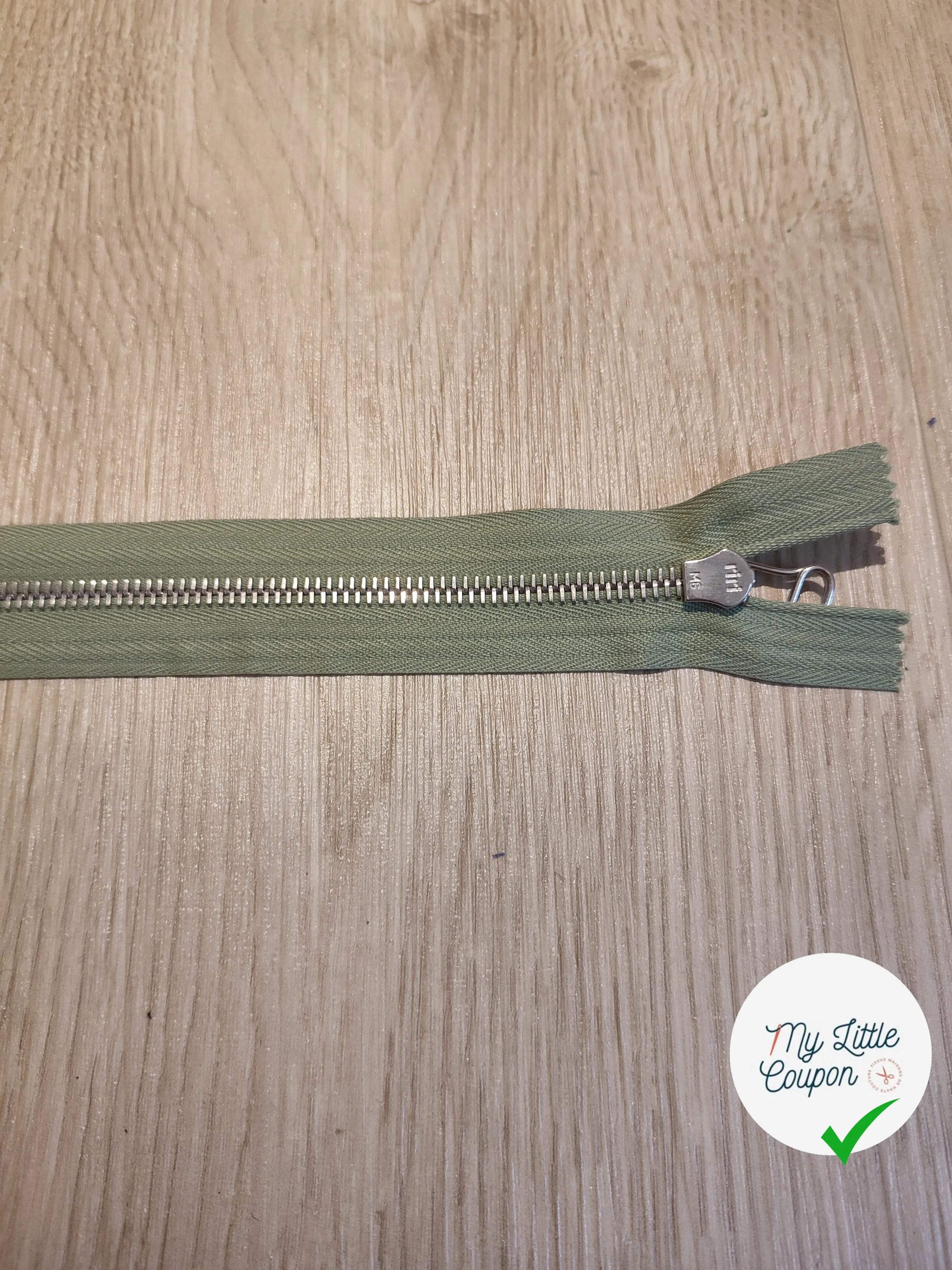 FERMETURE RIRI METAL SEPARABLE 54CM VERT OLIVE M6 - My Little Coupon