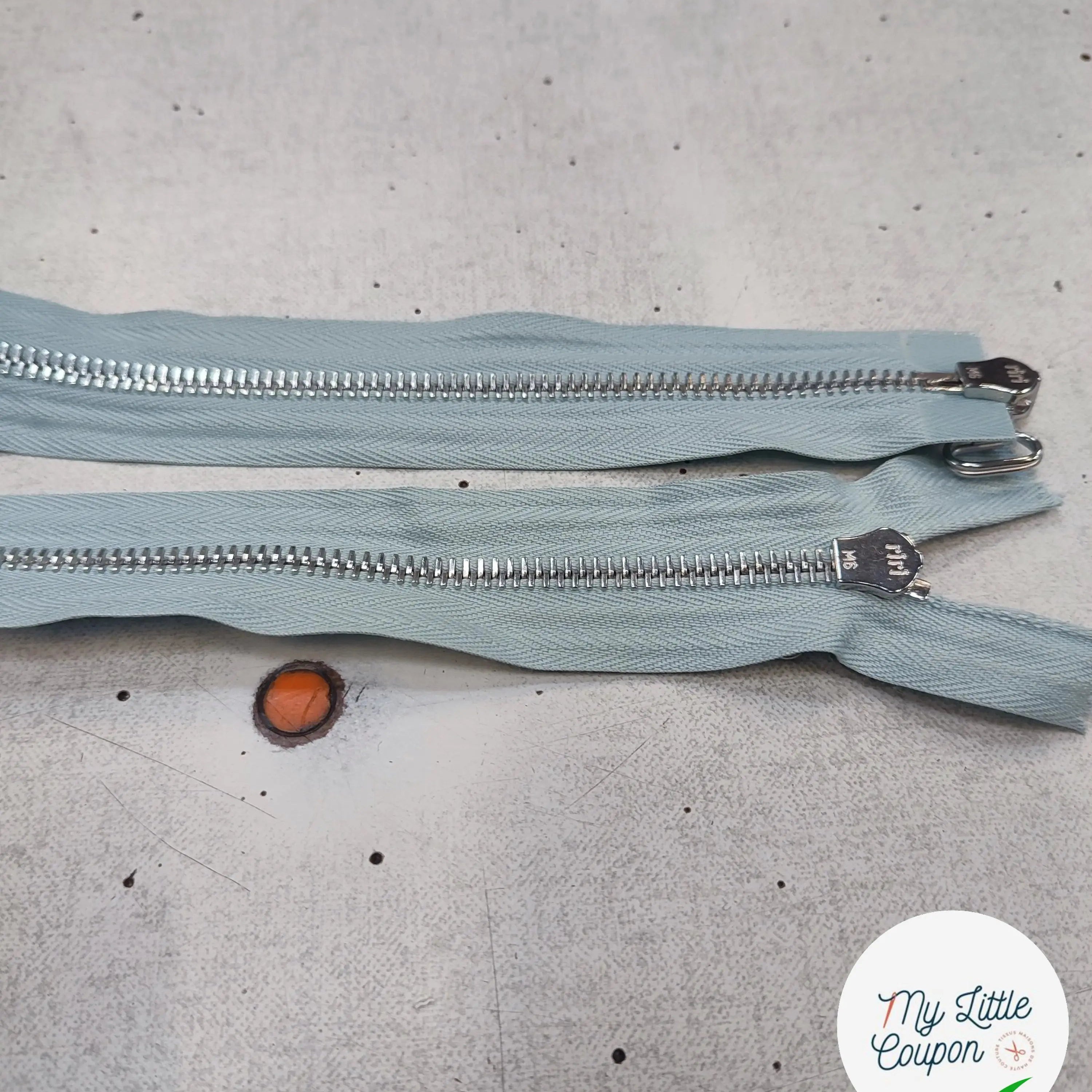FERMETURE RIRI METAL NON SÉPARABLE 75CM BLEU CIEL M6 - My Little Coupon