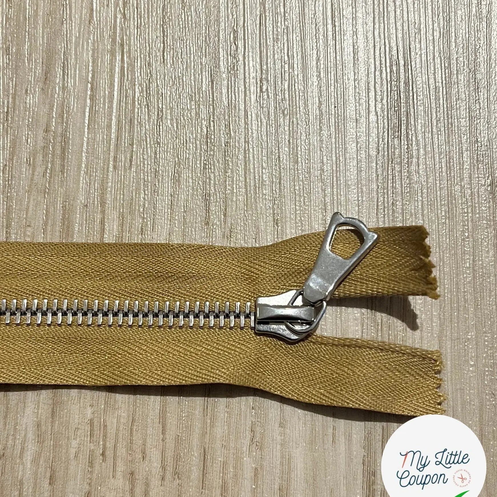 FERMETURE RIRI METAL SEPARABLE 60CM BEIGE CAFÉ M6 - My Little Coupon
