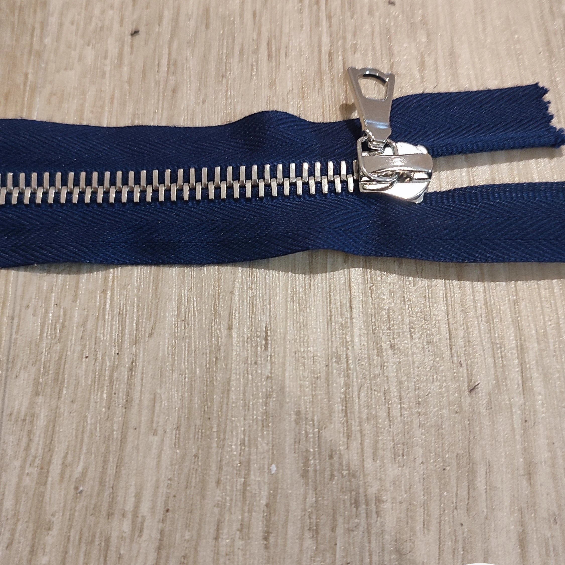 FERMETURE RIRI MÉTAL SÉPARABLE 60CM BLEU FONCÉ M8 - My Little Coupon
