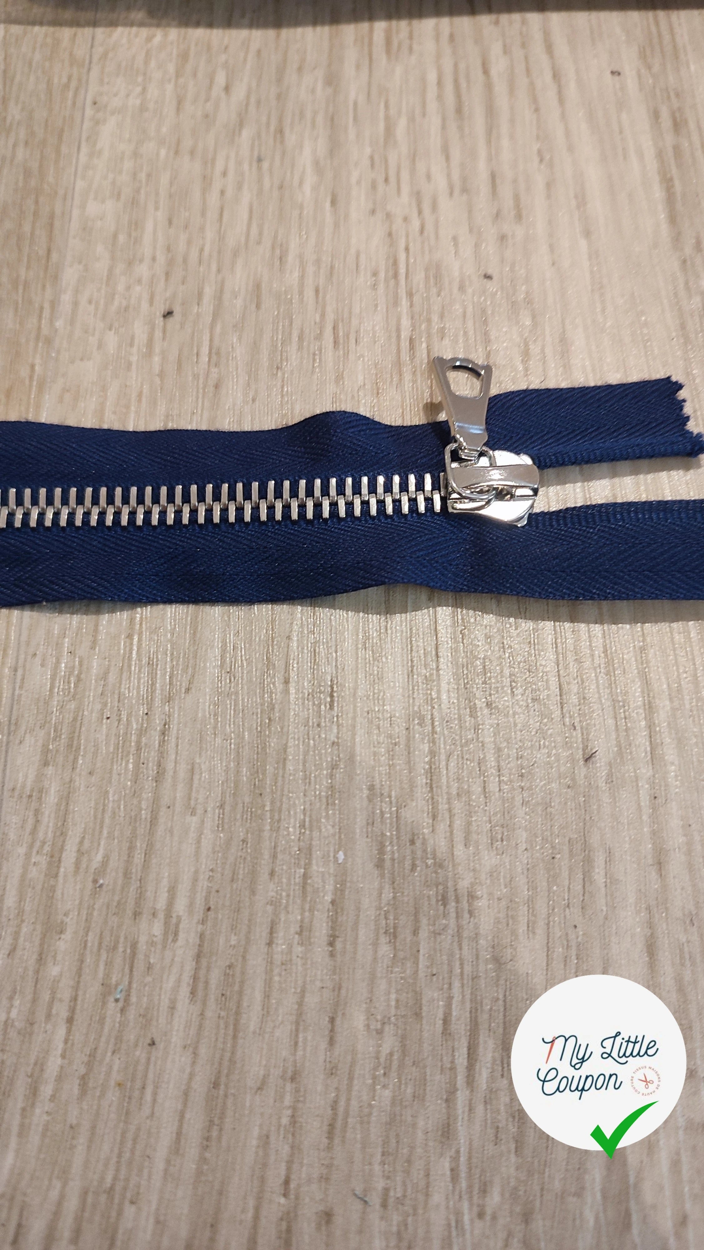 FERMETURE RIRI MÉTAL SÉPARABLE 60CM BLEU FONCÉ M8 - My Little Coupon