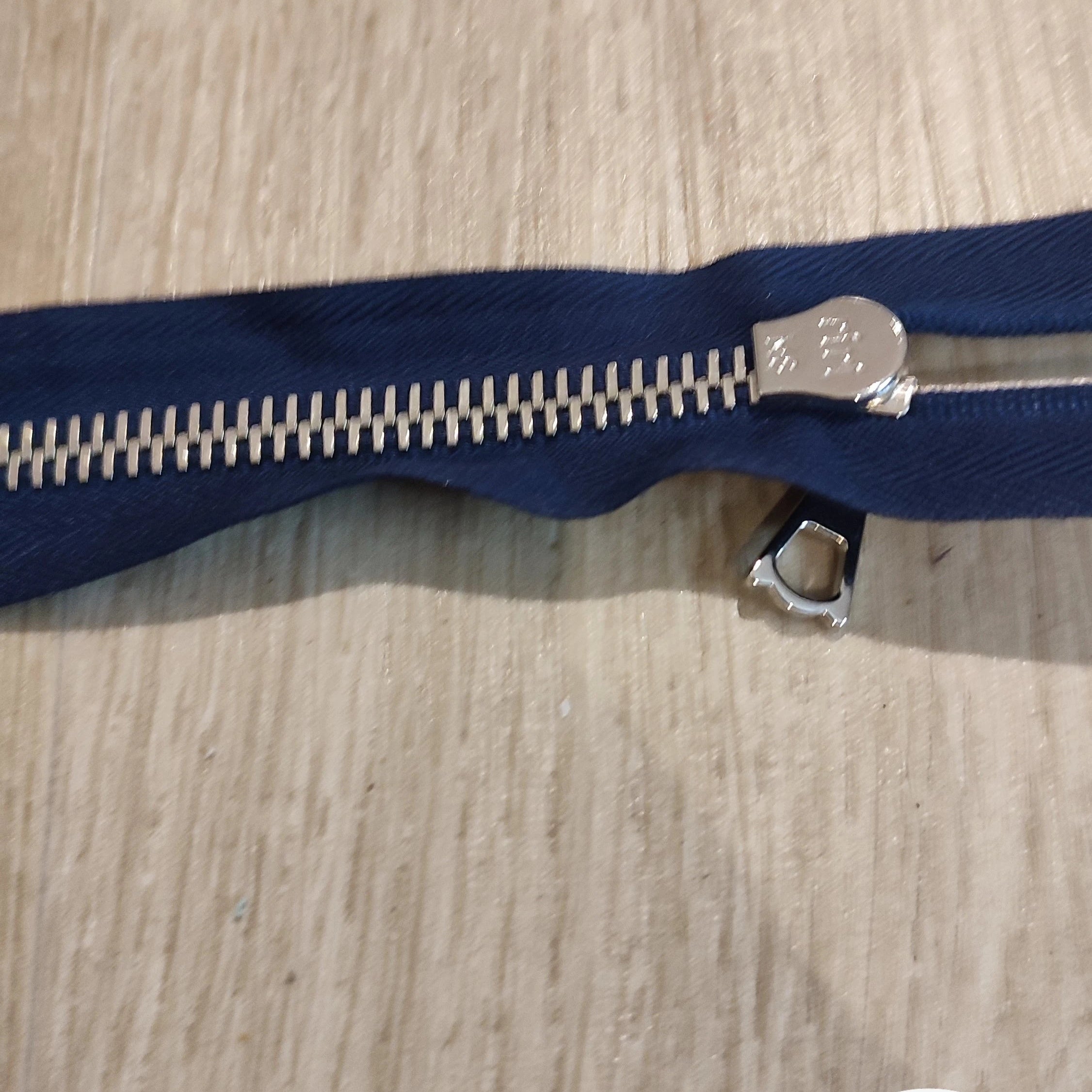 FERMETURE RIRI MÉTAL SÉPARABLE 60CM BLEU FONCÉ M8 - My Little Coupon