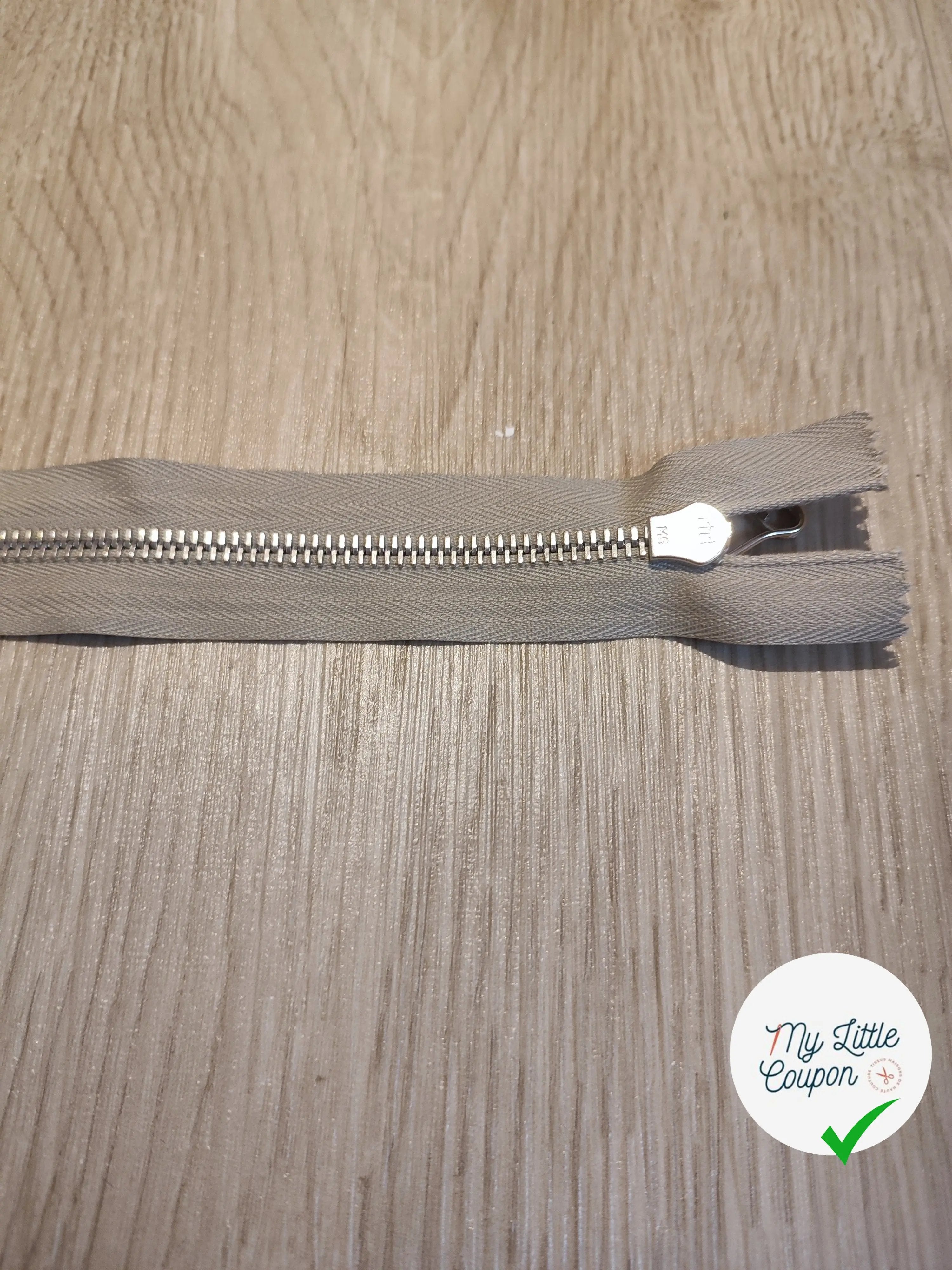 FERMETURE RIRI METAL SÉPARABLE 60CM GRIS M6 - My Little Coupon