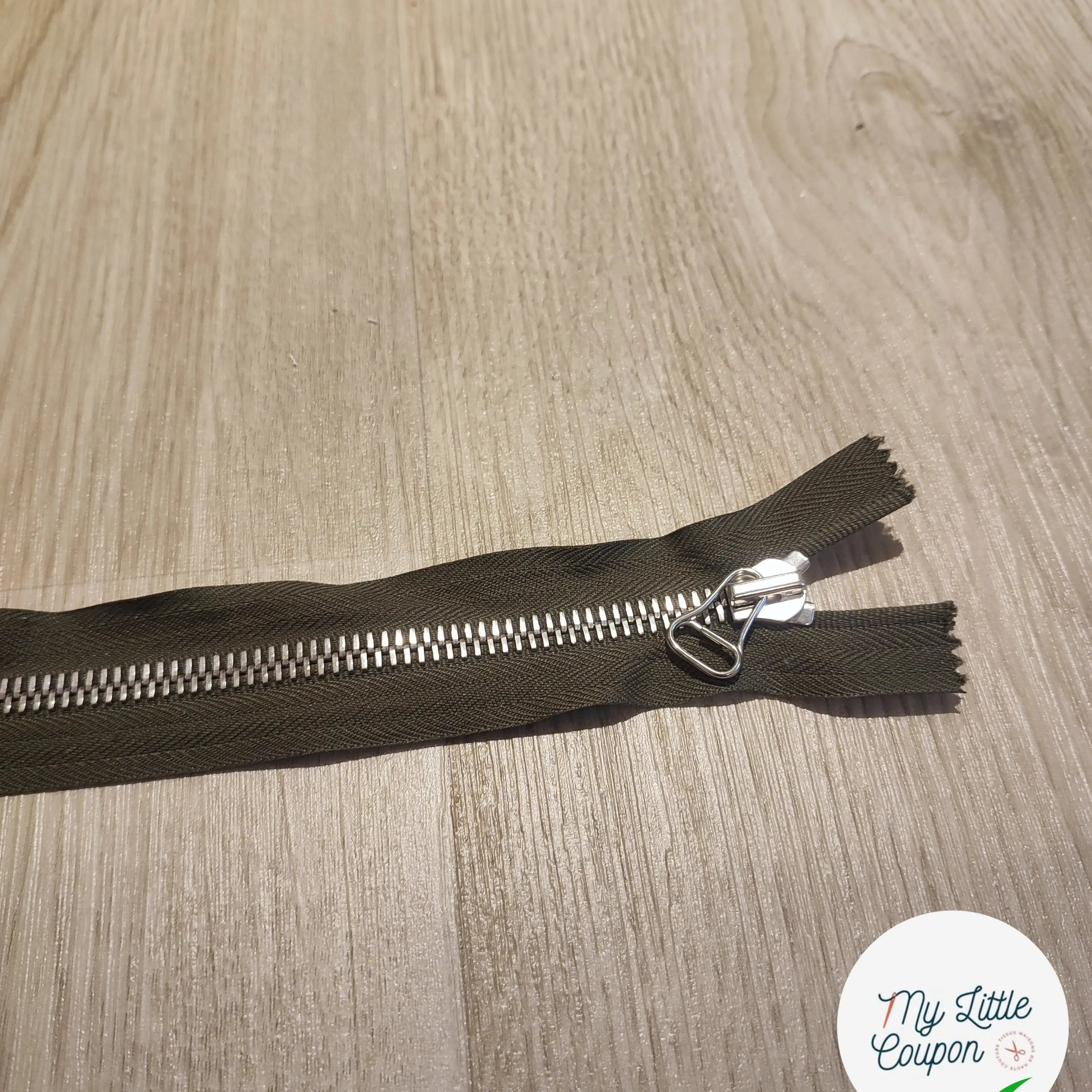 FERMETURE RIRI METAL SEPARABLE 60CM KAKI M8 - My Little Coupon