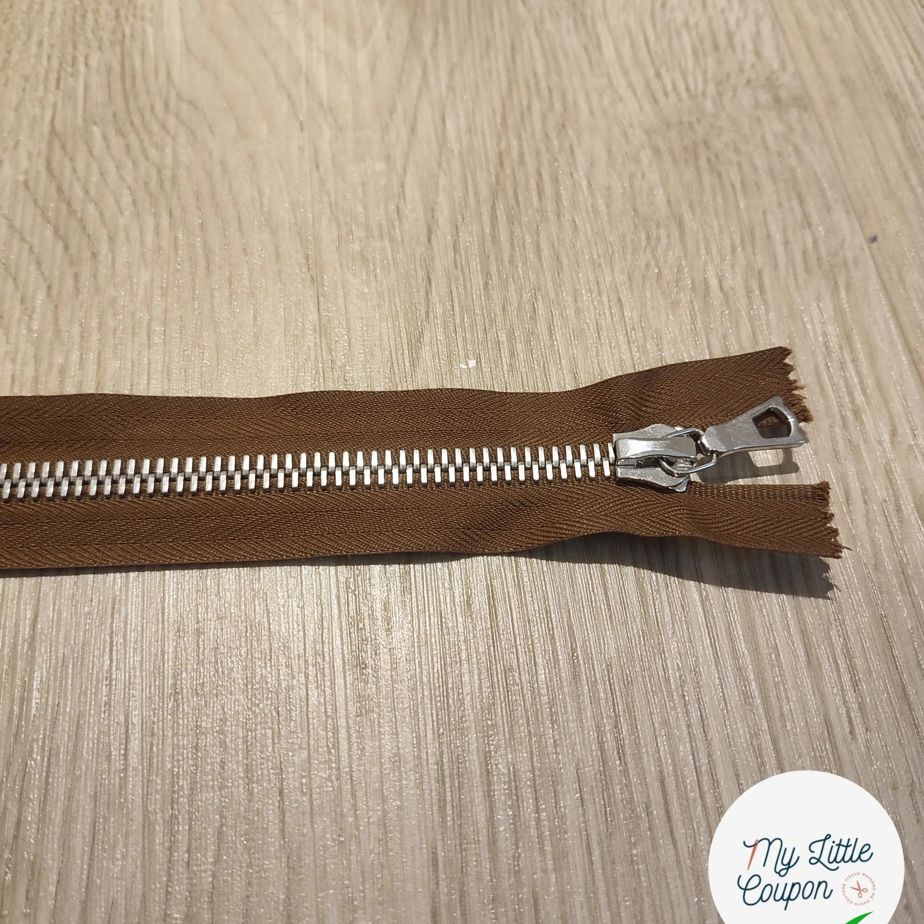 FERMETURE RIRI METAL SÉPARABLE 60CM MARRON FONCÉ M6 - My Little Coupon