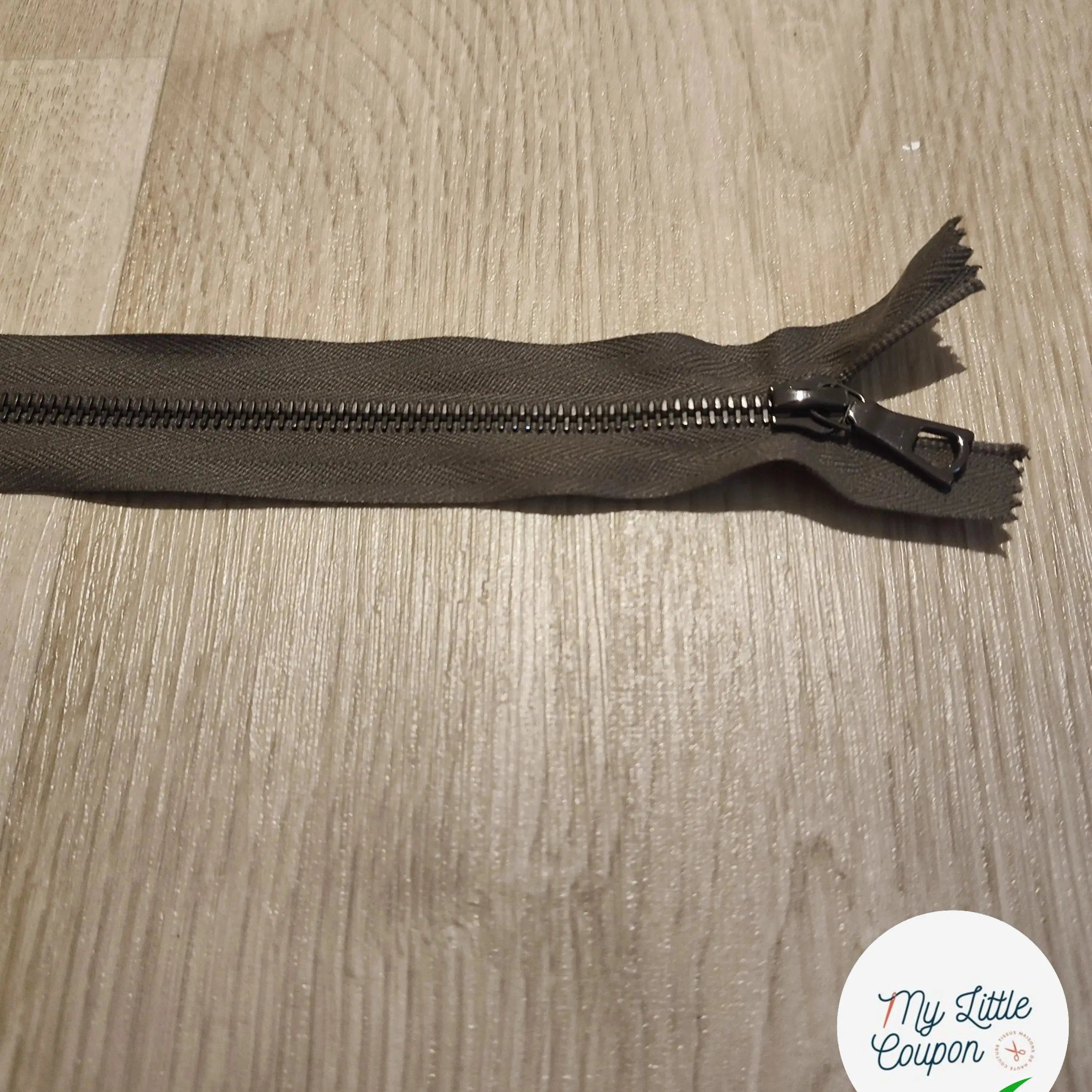 FERMETURE RIRI METAL SÉPARABLE 65CM GRIS FONCÉ M6 - My Little Coupon