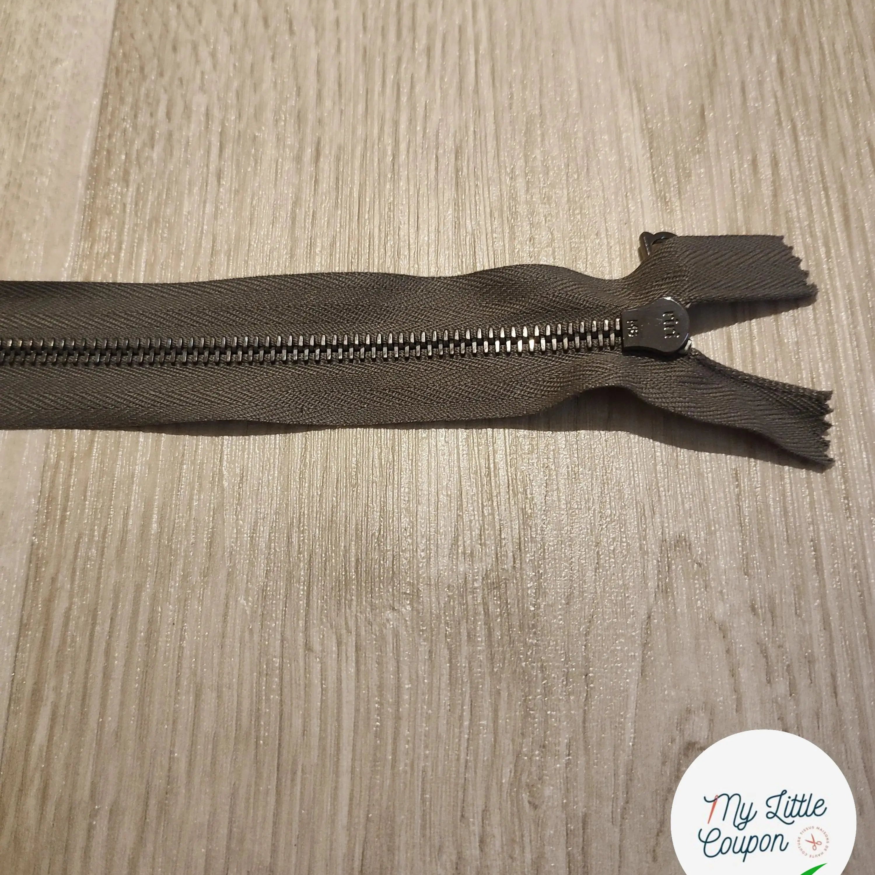 FERMETURE RIRI METAL SÉPARABLE 65CM GRIS FONCÉ M6 - My Little Coupon