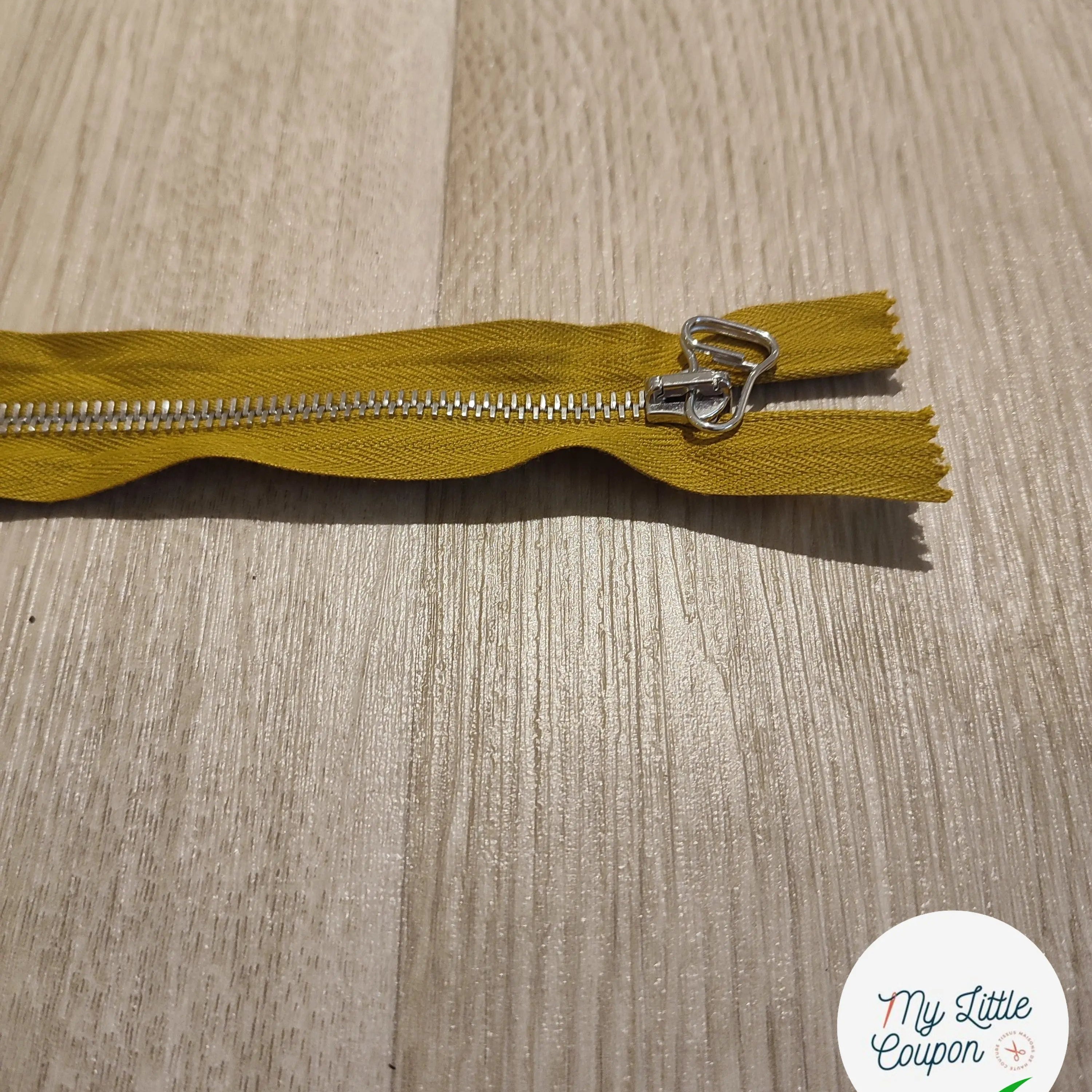 FERMETURE RIRI METAL SÉPARABLE 65CM JAUNE MOUTARDE - My Little Coupon
