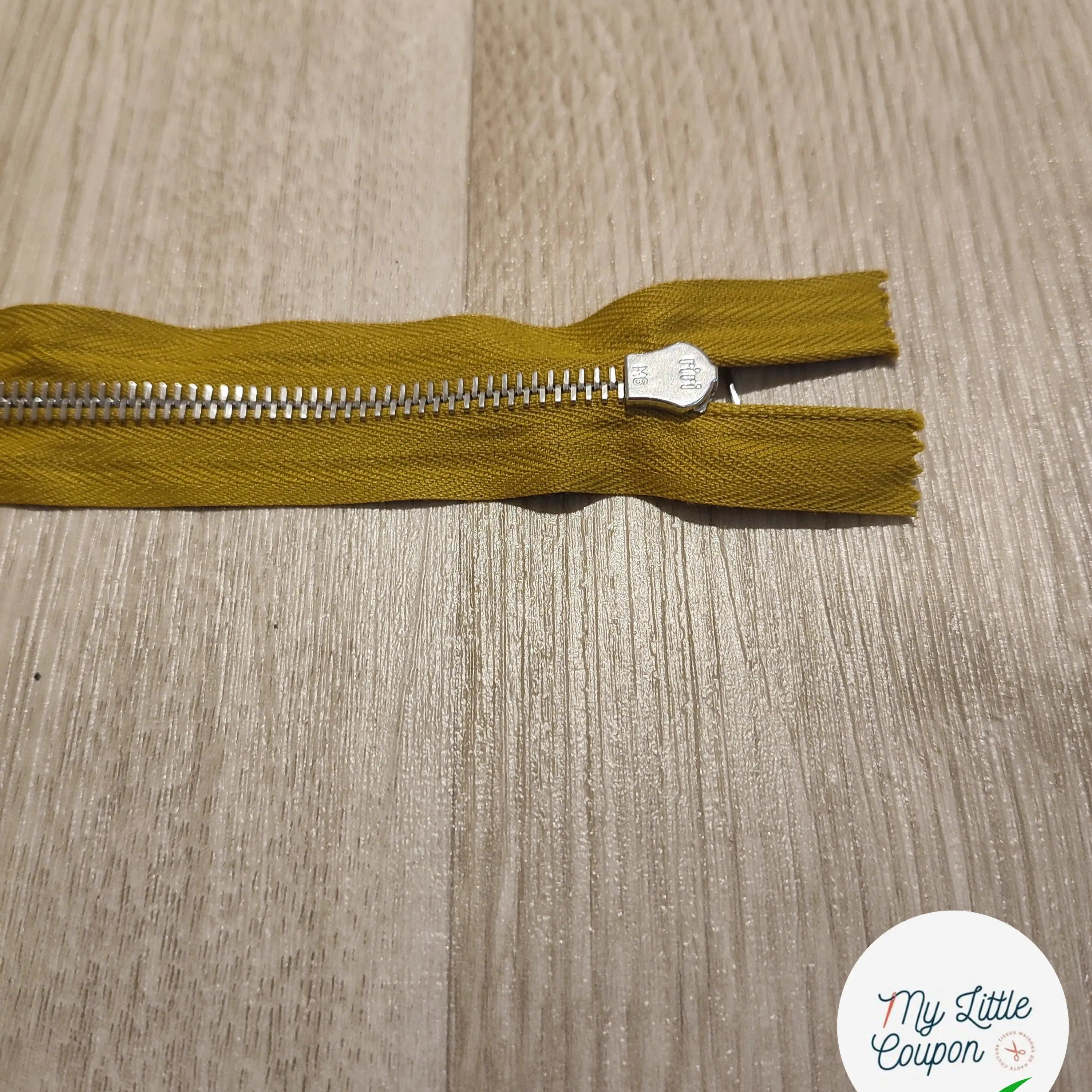 FERMETURE RIRI METAL SÉPARABLE 65CM JAUNE MOUTARDE - My Little Coupon