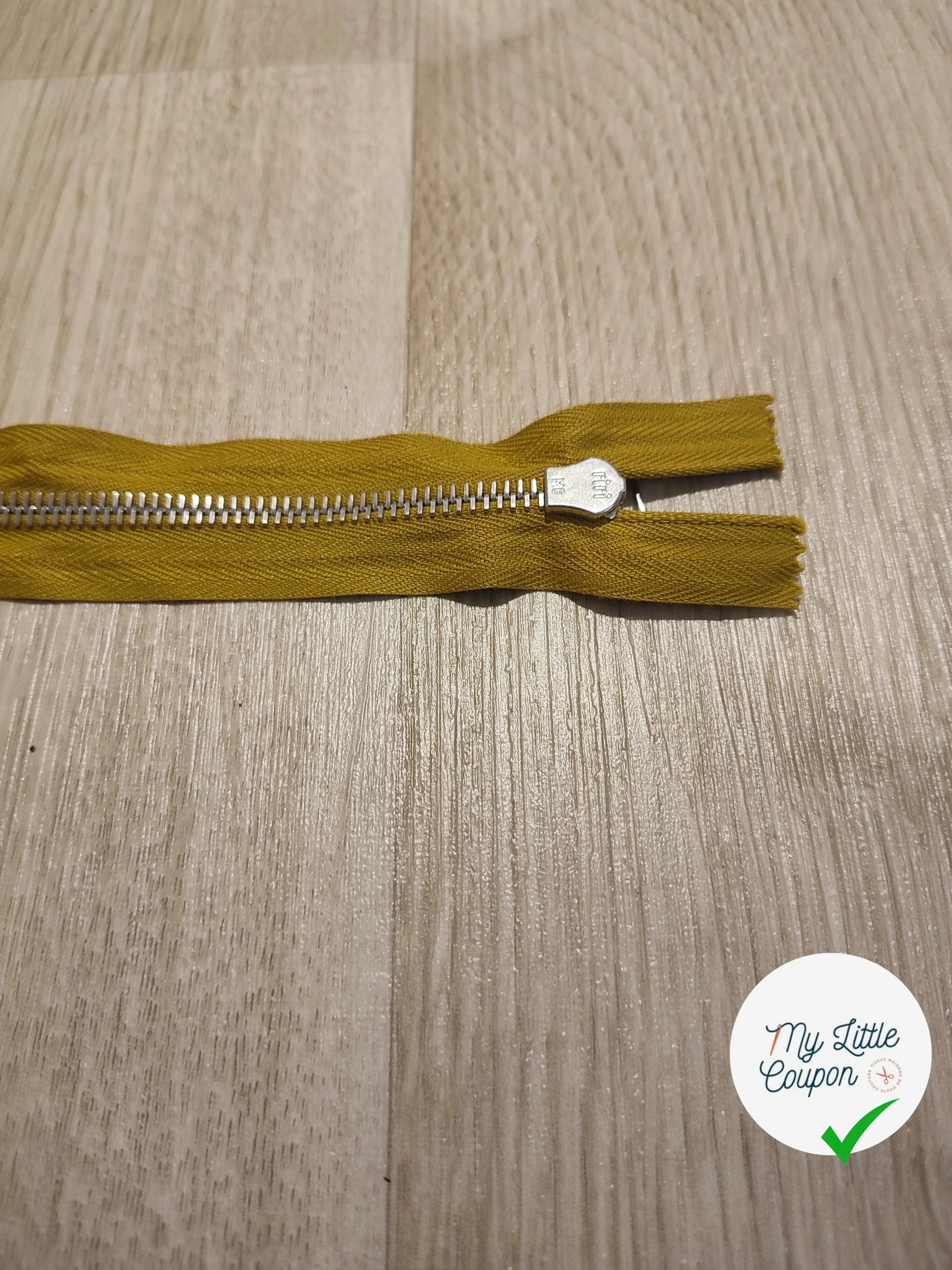 FERMETURE RIRI METAL SÉPARABLE 65CM JAUNE MOUTARDE - My Little Coupon