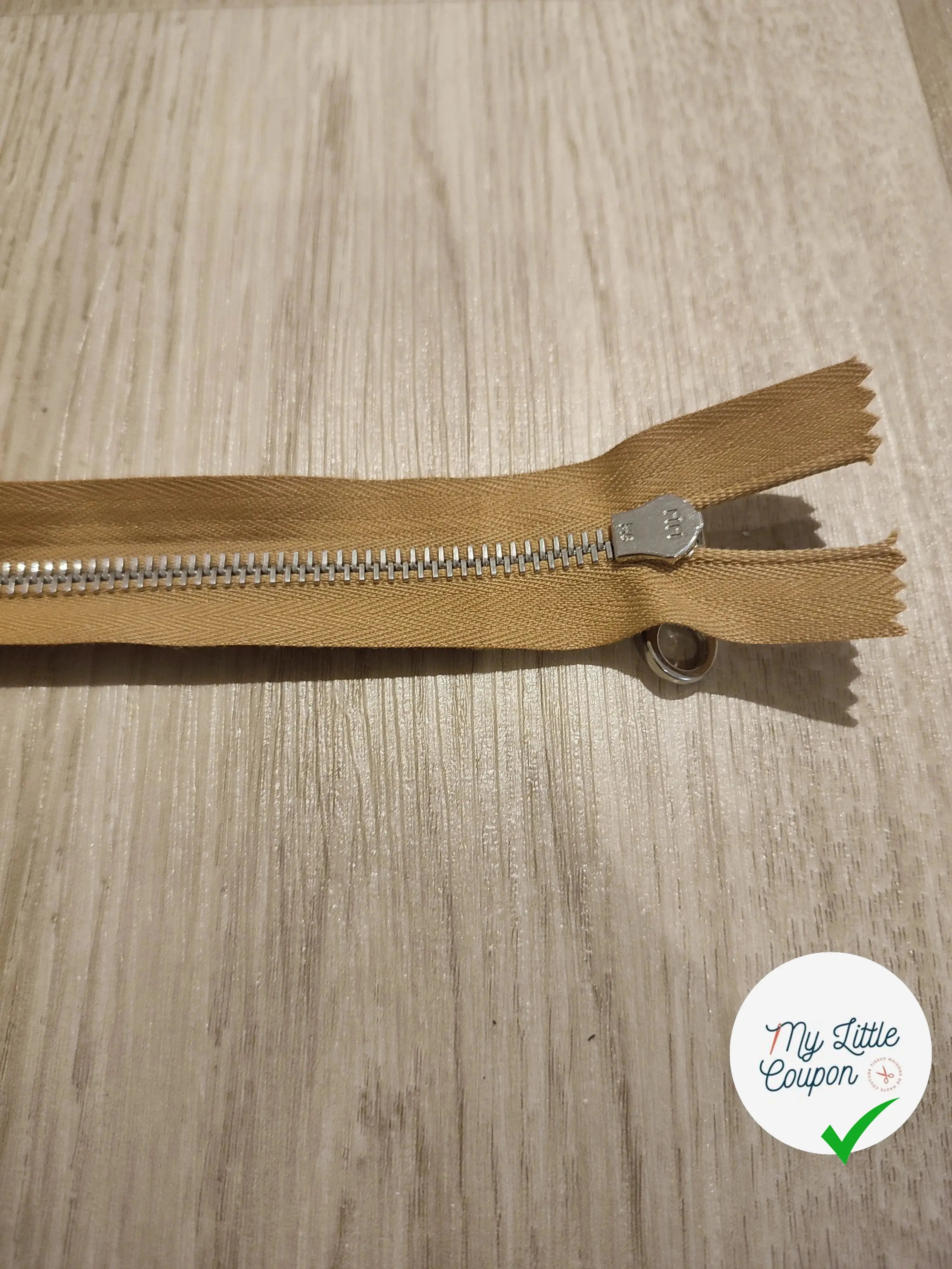 FERMETURE RIRI METAL SÉPARABLE 60CM MARRON CLAIR - My Little Coupon