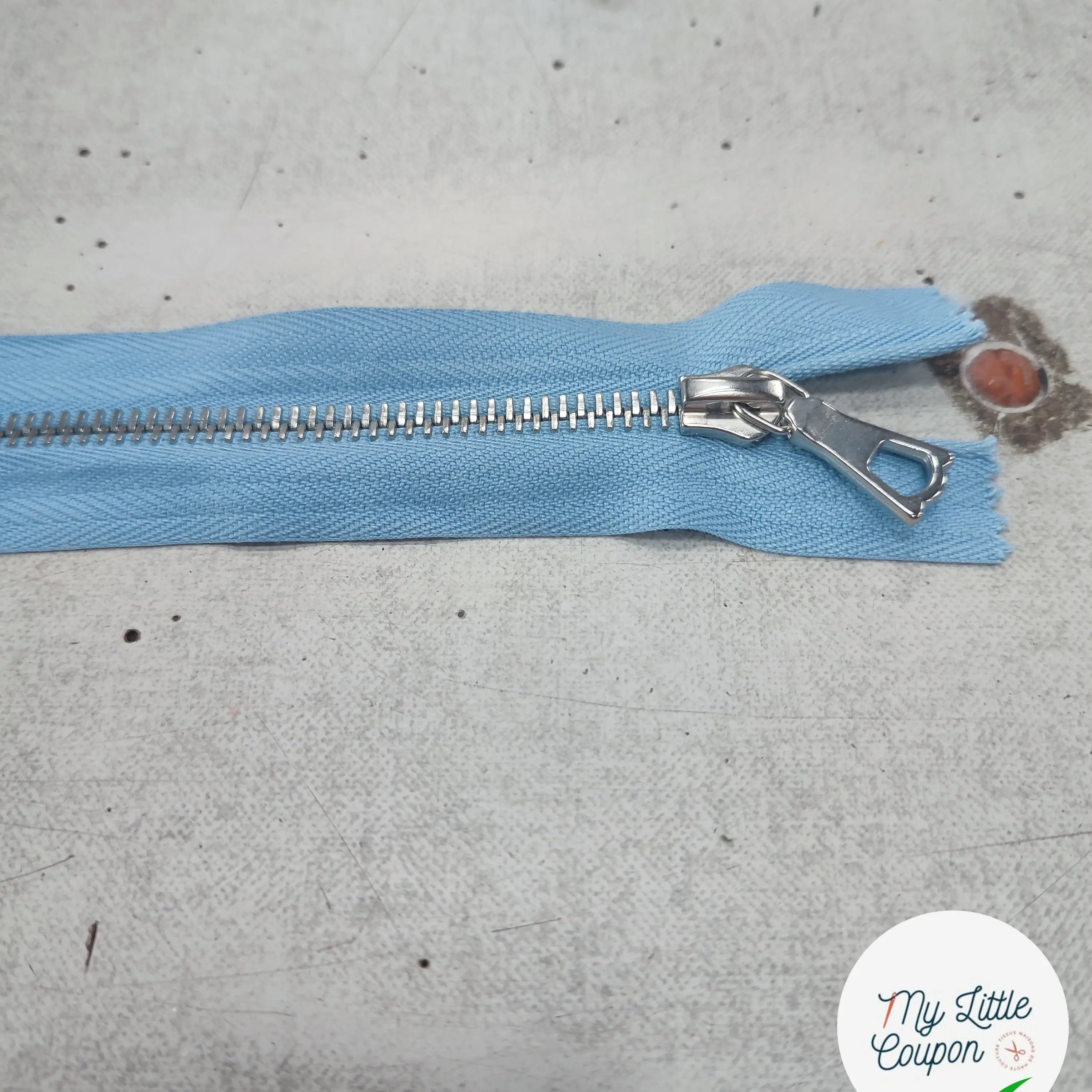 FERMETURE RIRI METAL SÉPARABLE 70CM BLEU CIEL M6 - My Little Coupon