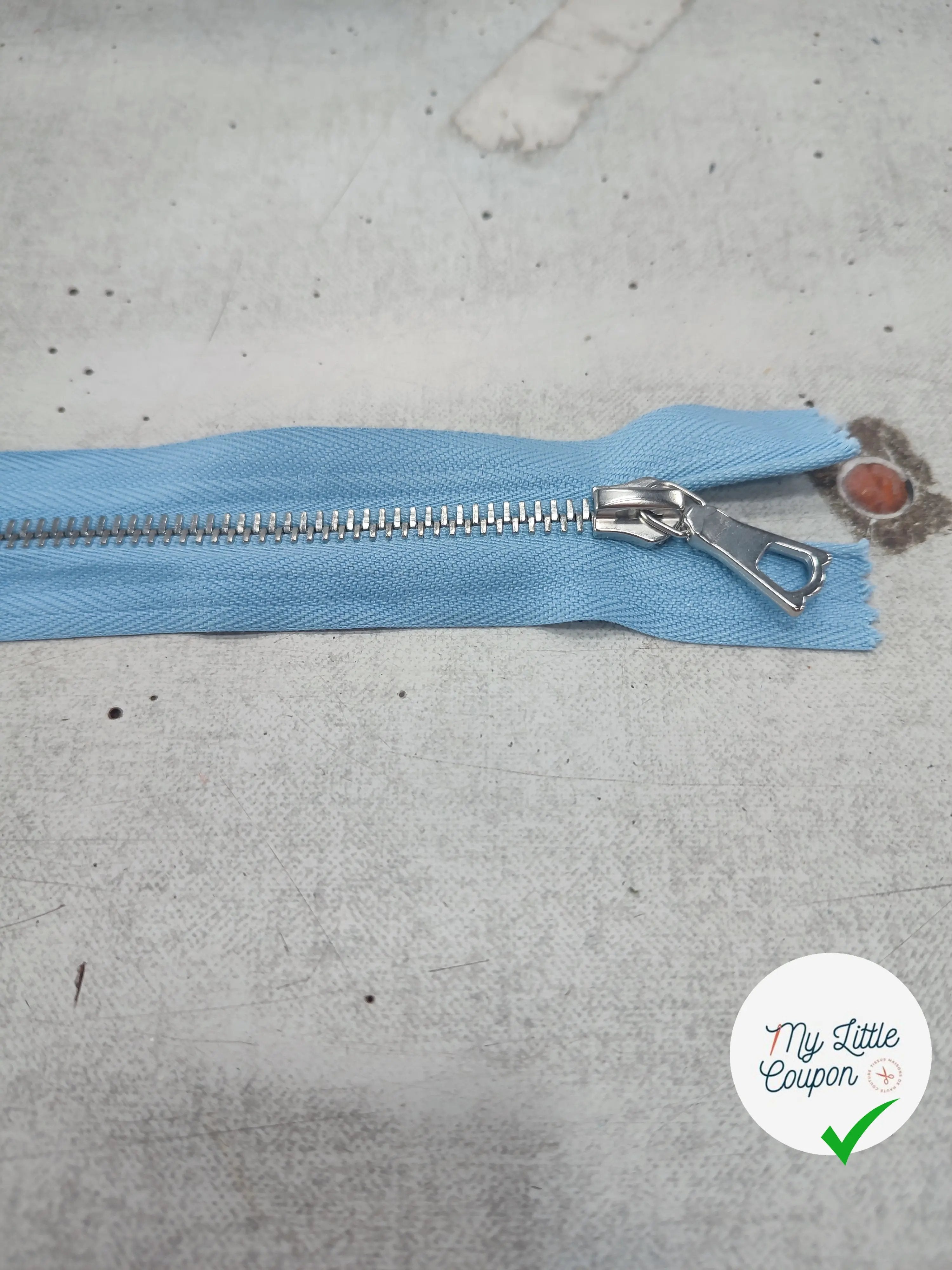 FERMETURE RIRI METAL SÉPARABLE 70CM BLEU CIEL M6 - My Little Coupon