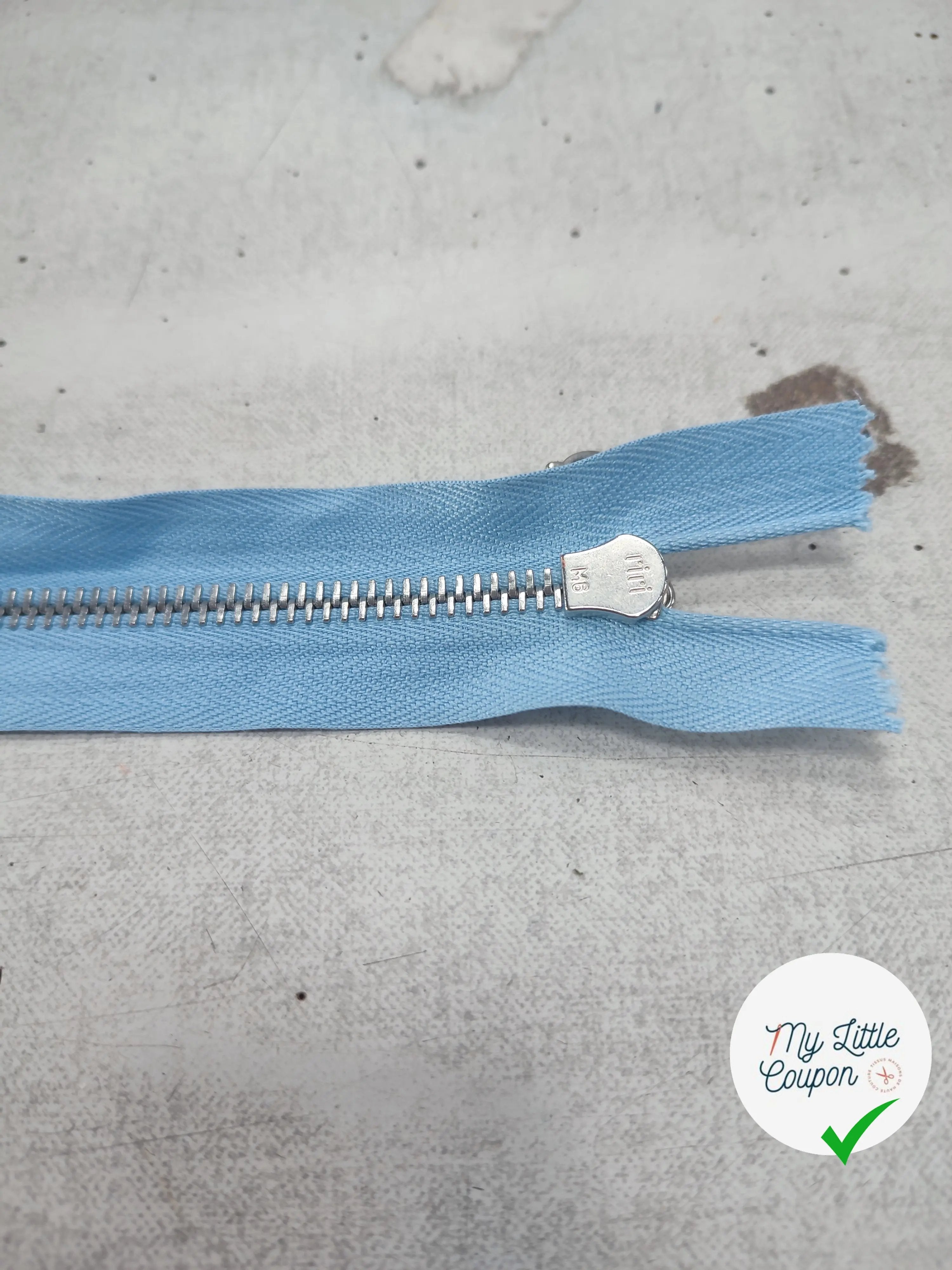 FERMETURE RIRI METAL SÉPARABLE 70CM BLEU CIEL M6 - My Little Coupon